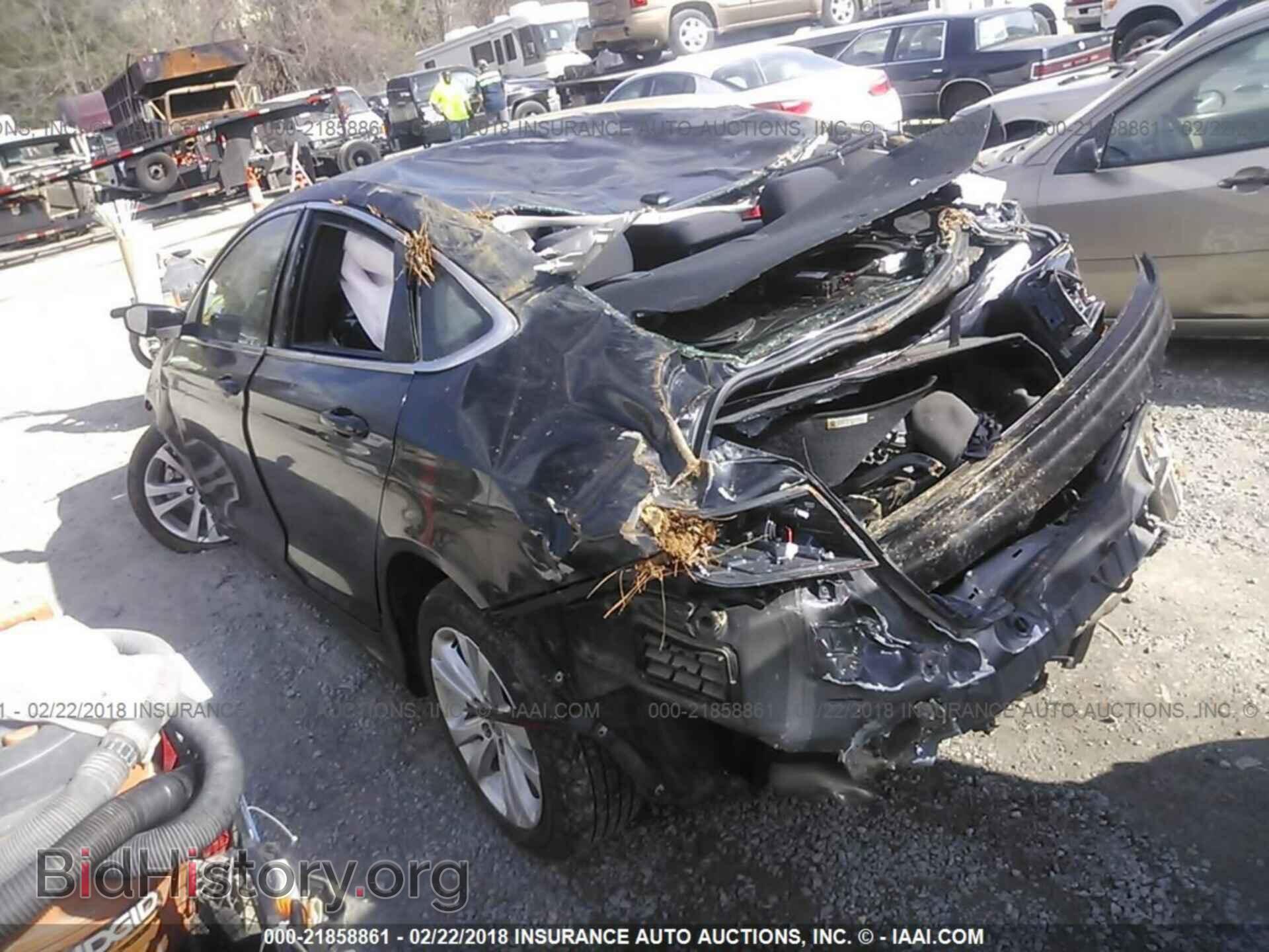 2015 Chrysler 200 - VIN: 1C3CCCAB1FN692159 - Photo 3