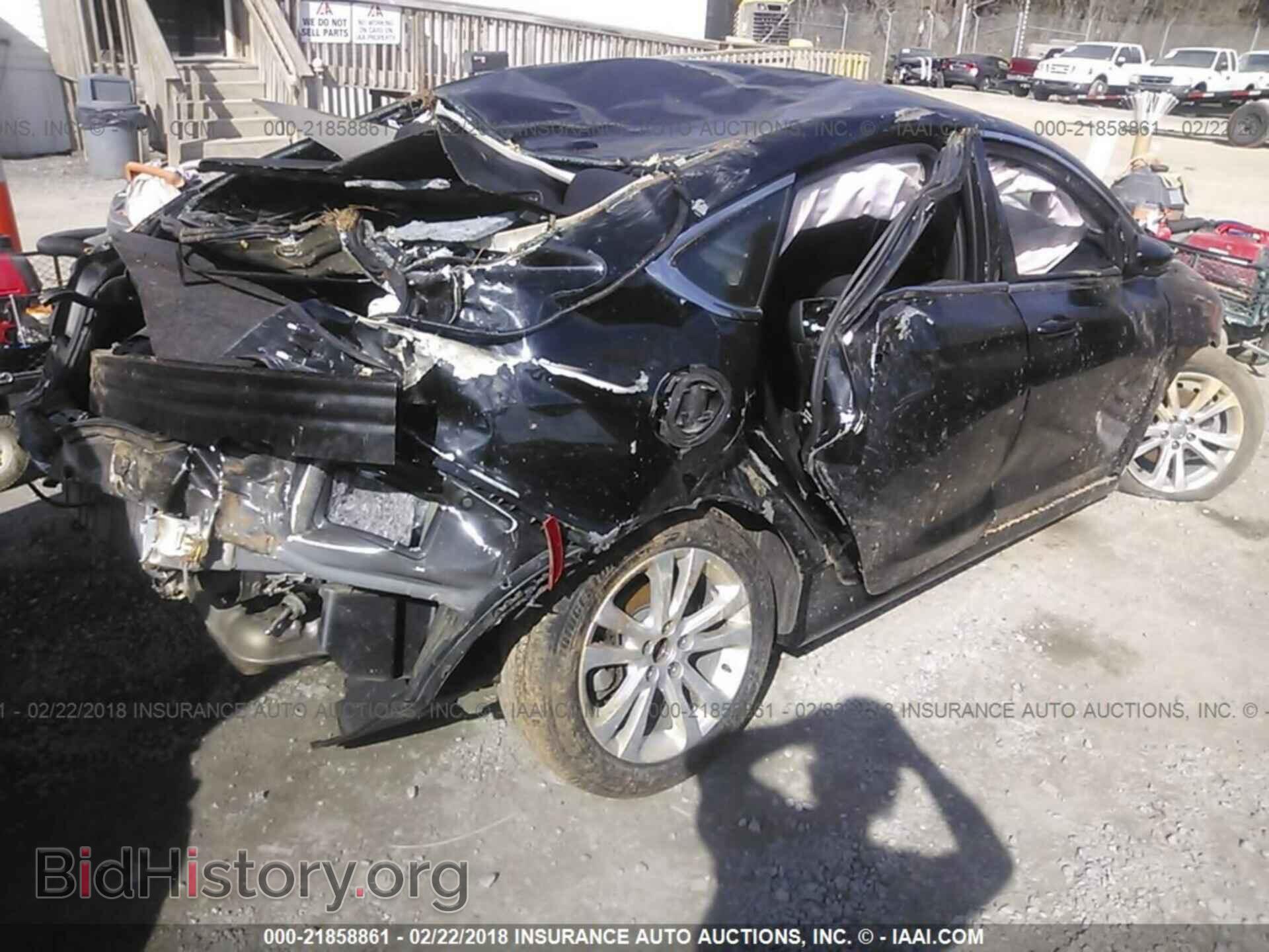 2015 Chrysler 200 - VIN: 1C3CCCAB1FN692159 - Photo 4