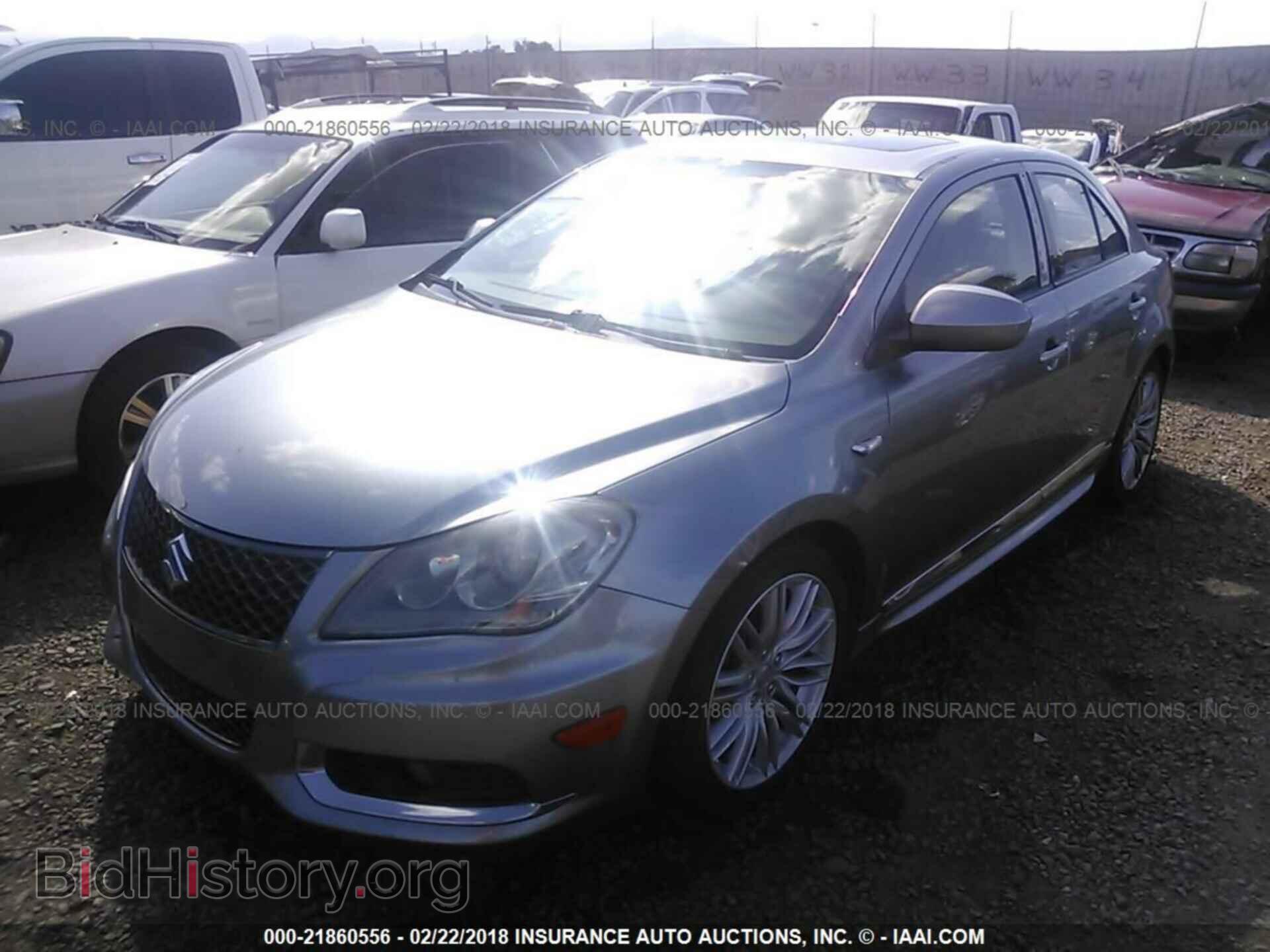 2013 Suzuki Kizashi - VIN: JS2RF9A81D6100342 - Photo 2