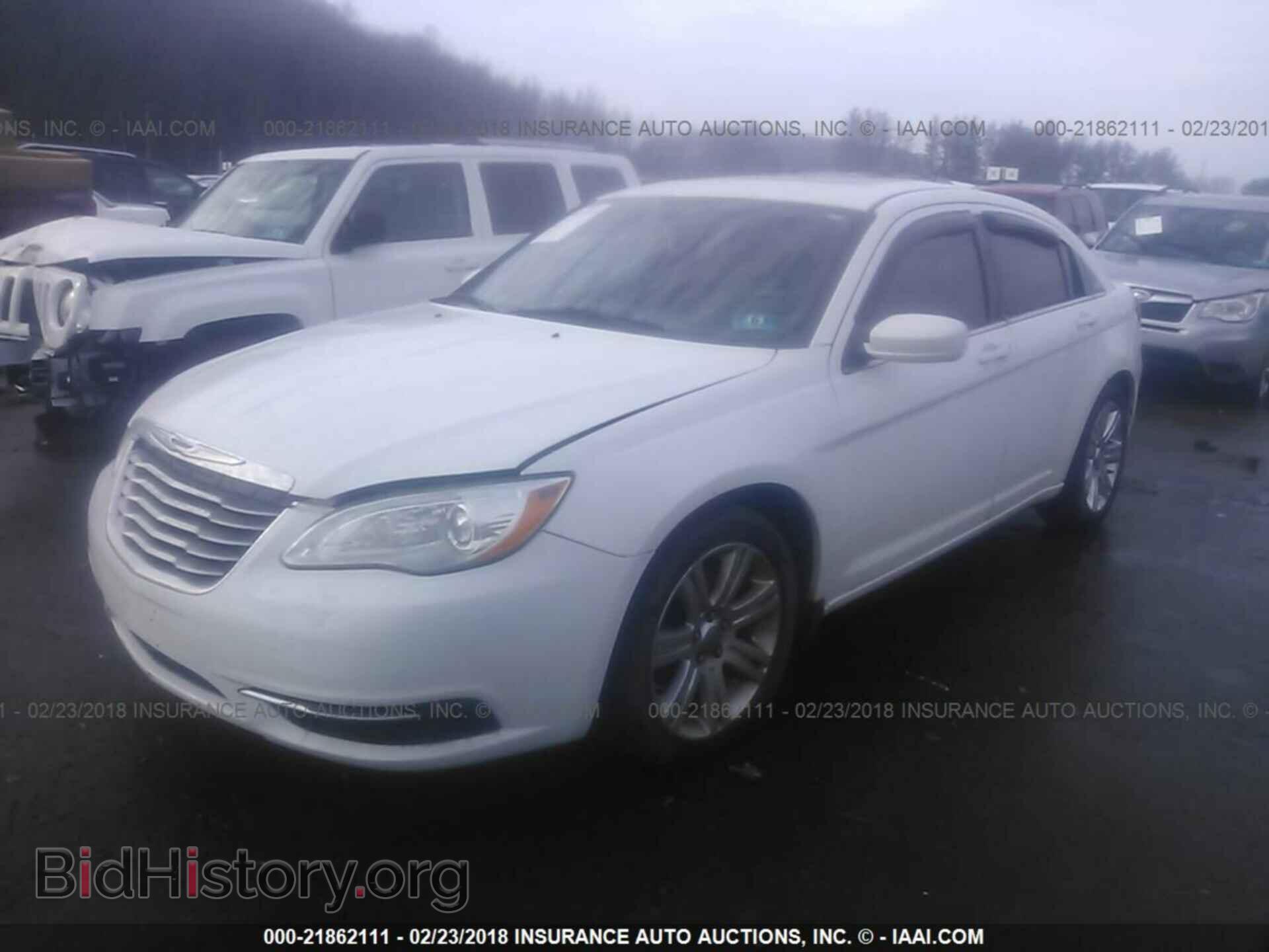 2011 Chrysler 200 - VIN: 1C3BC1FG3BN584236 - Photo 2