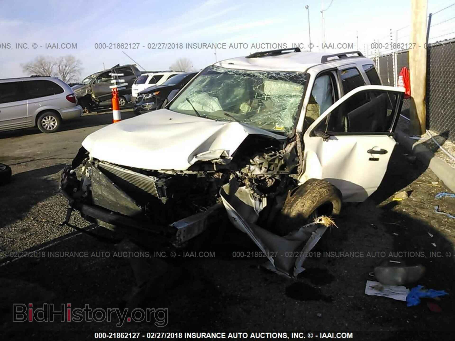 2011 Ford Escape - VIN: 1FMCU0D77BKA87715 - Фото 2