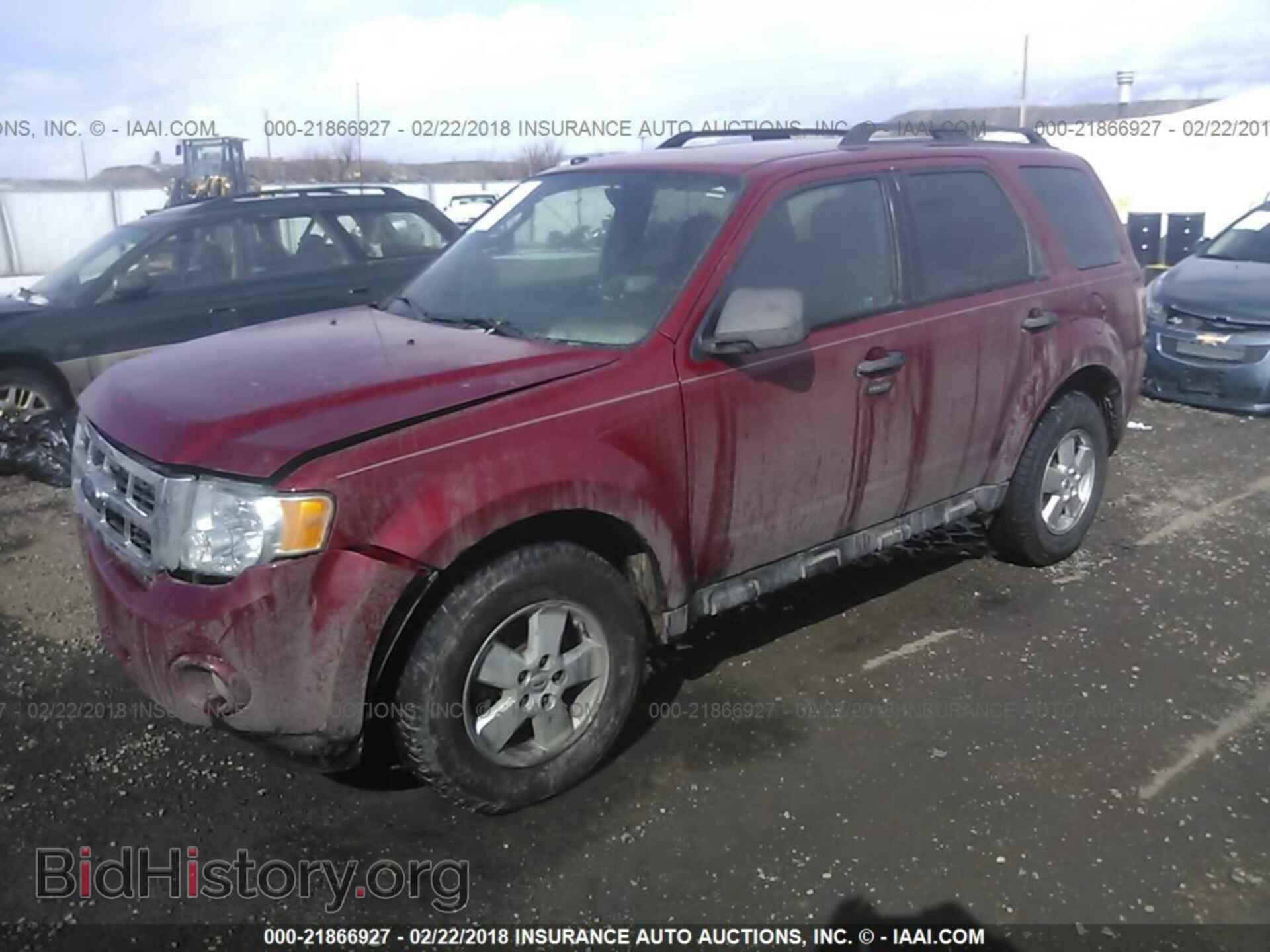 2011 Ford Escape - VIN: 1FMCU0DG1BKB72128 - Фото 2