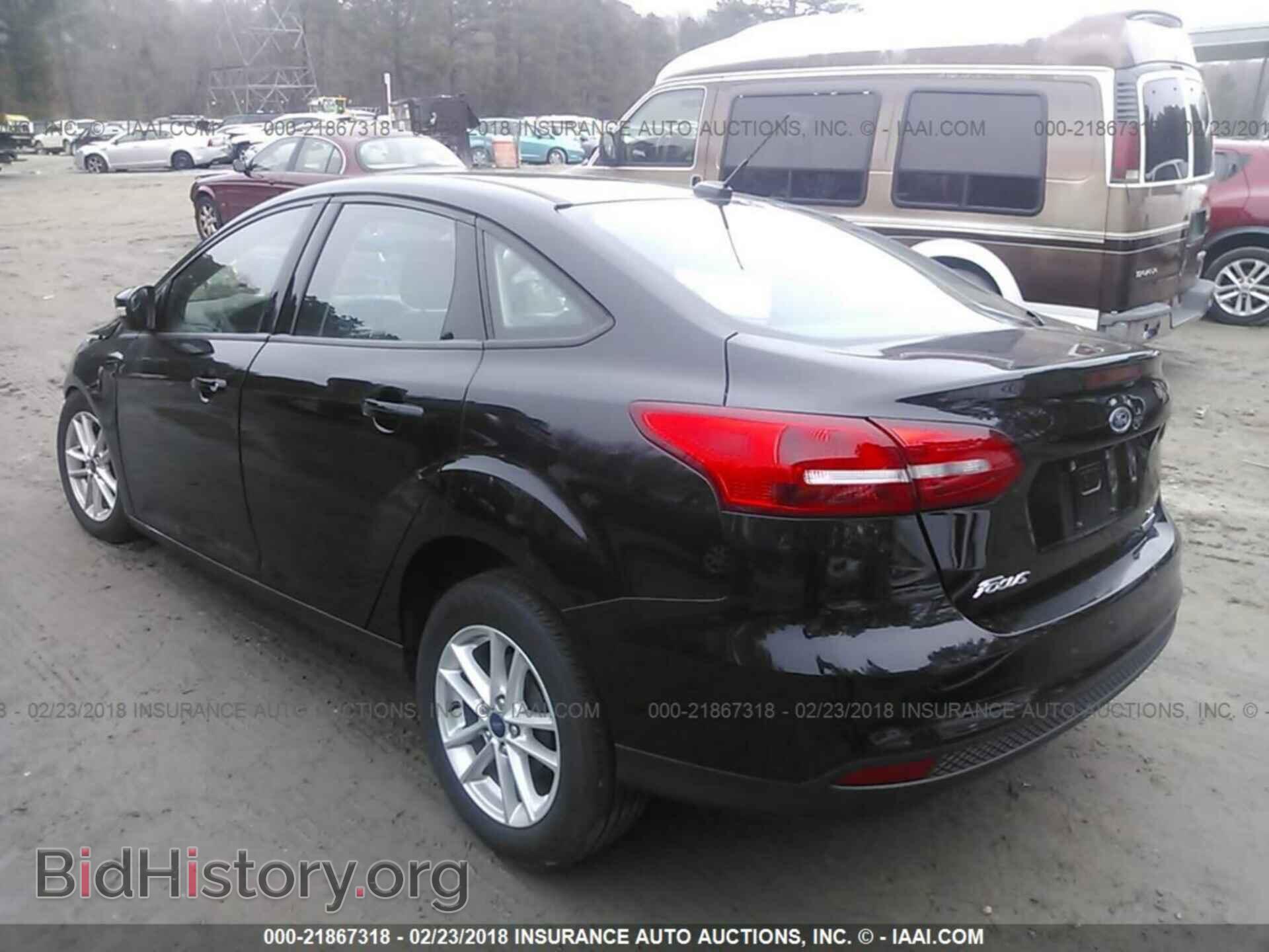 2016 Ford Focus - VIN: 1FADP3F24GL358644 - Photo 3