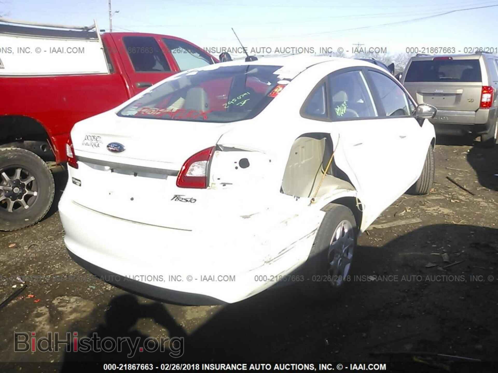 2013 Ford Fiesta - VIN: 3FADP4AJ8DM174631 - Фото 4