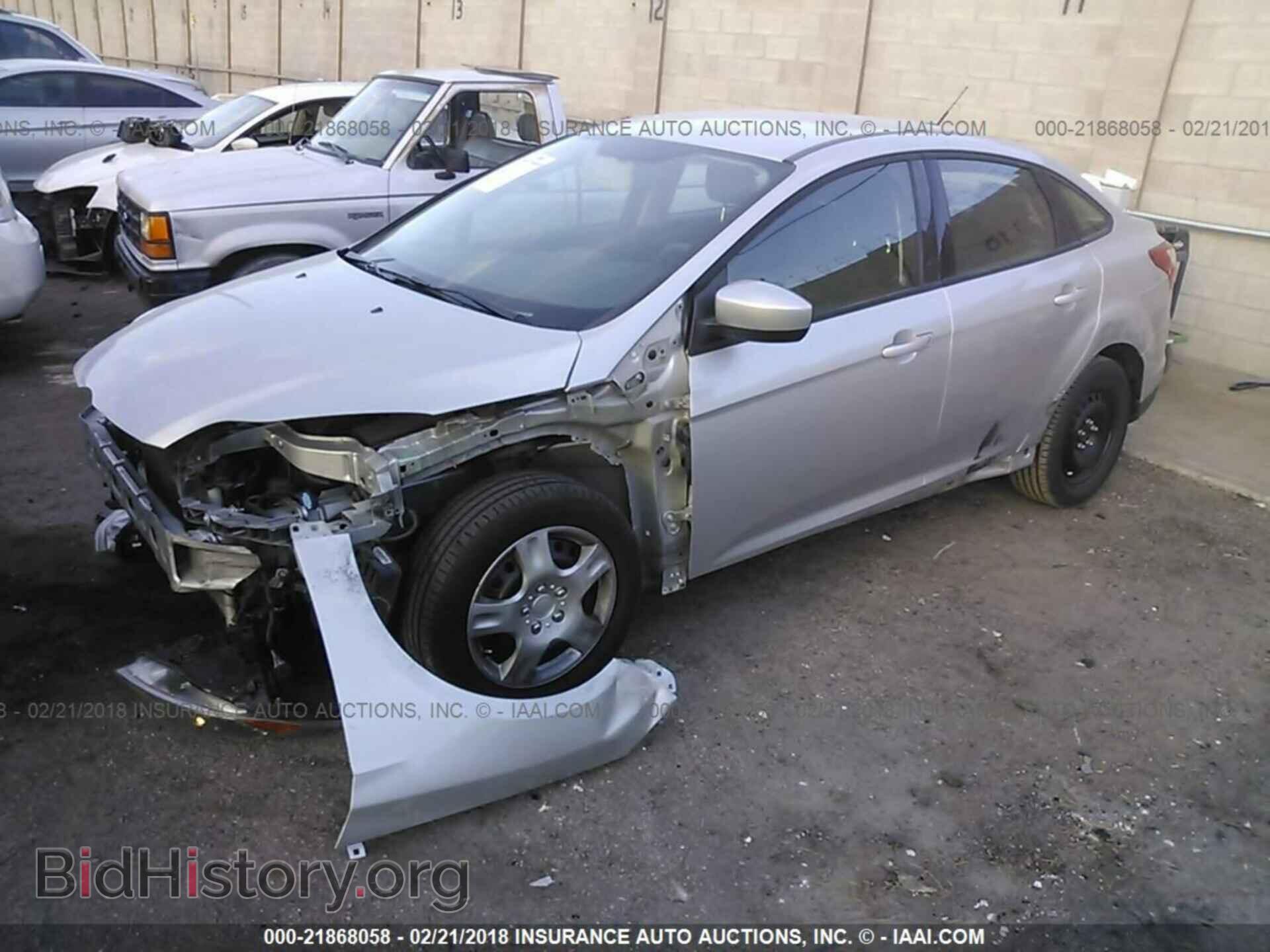 2012 Ford Focus - VIN: 1FAHP3F21CL371069 - Photo 2