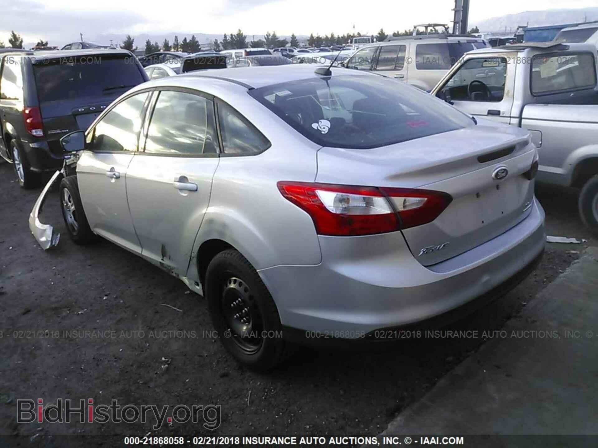 2012 Ford Focus - VIN: 1FAHP3F21CL371069 - Photo 3