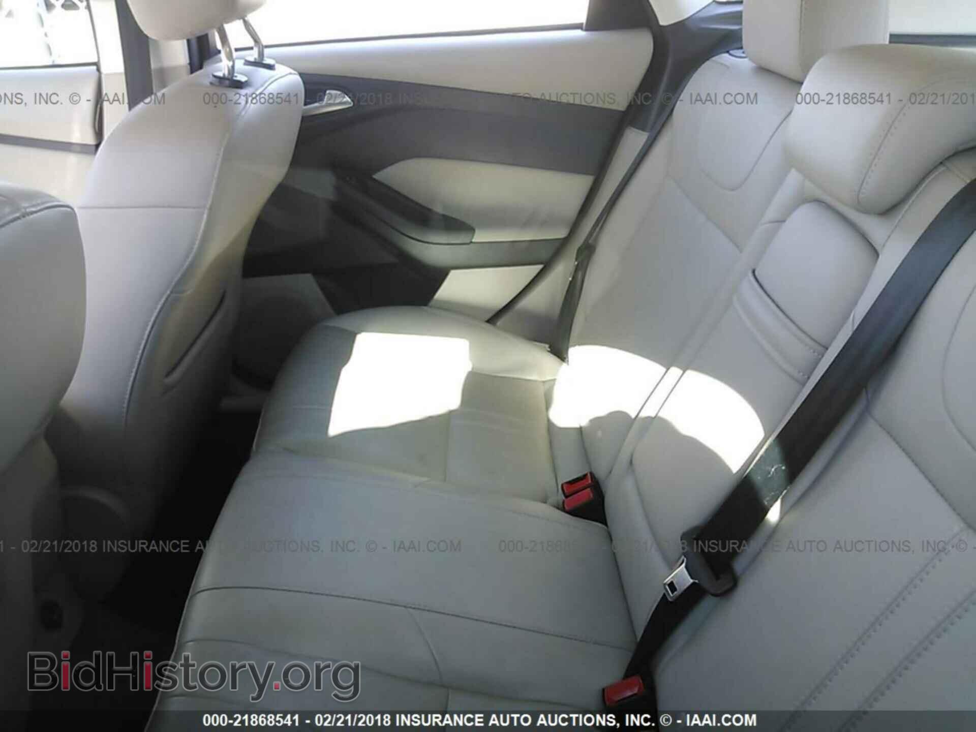 2012 Ford Focus - VIN: 1FAHP3M20CL370255 - Photo 8