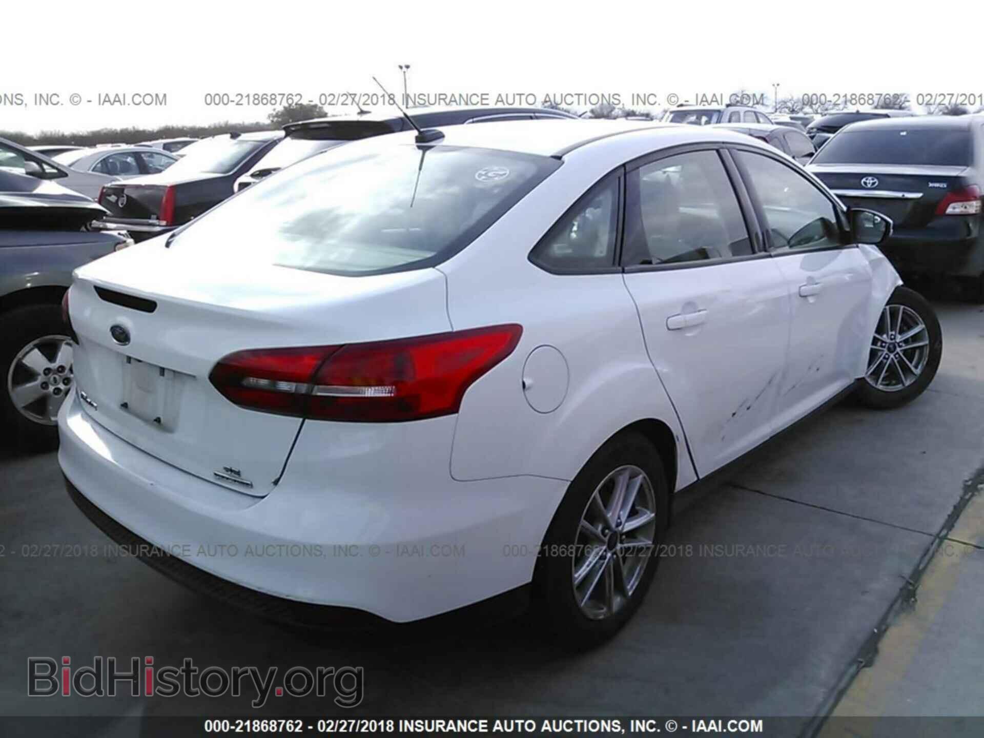 2016 Ford Focus - VIN: 1FADP3F21GL235657 - Photo 4