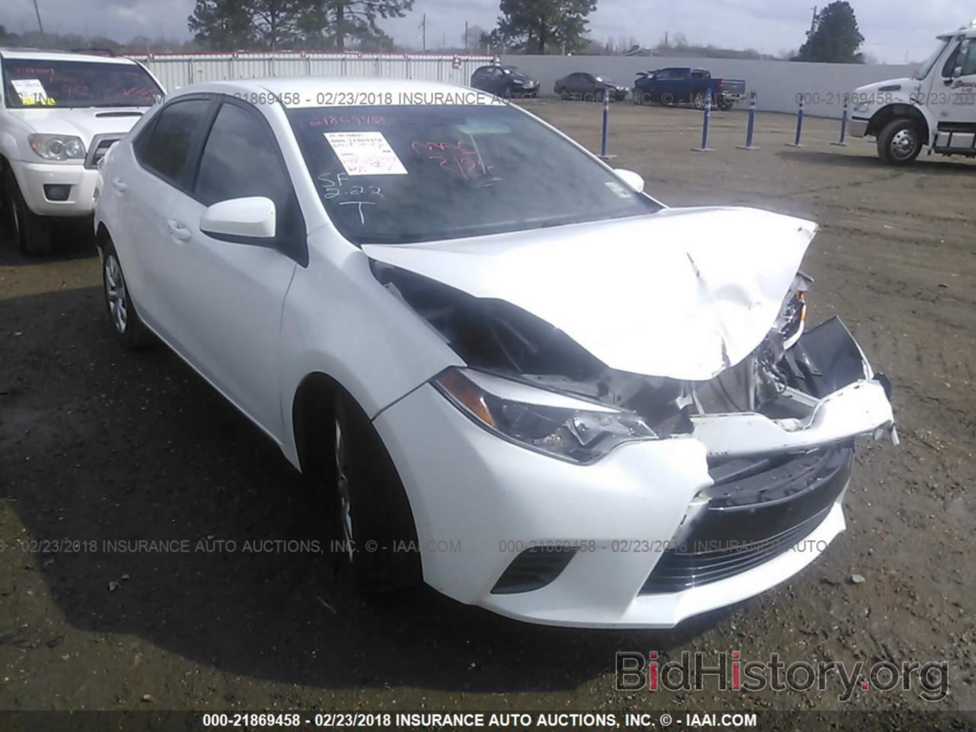 Photo 5YFBURHE0FP331886 - Toyota Corolla 2015