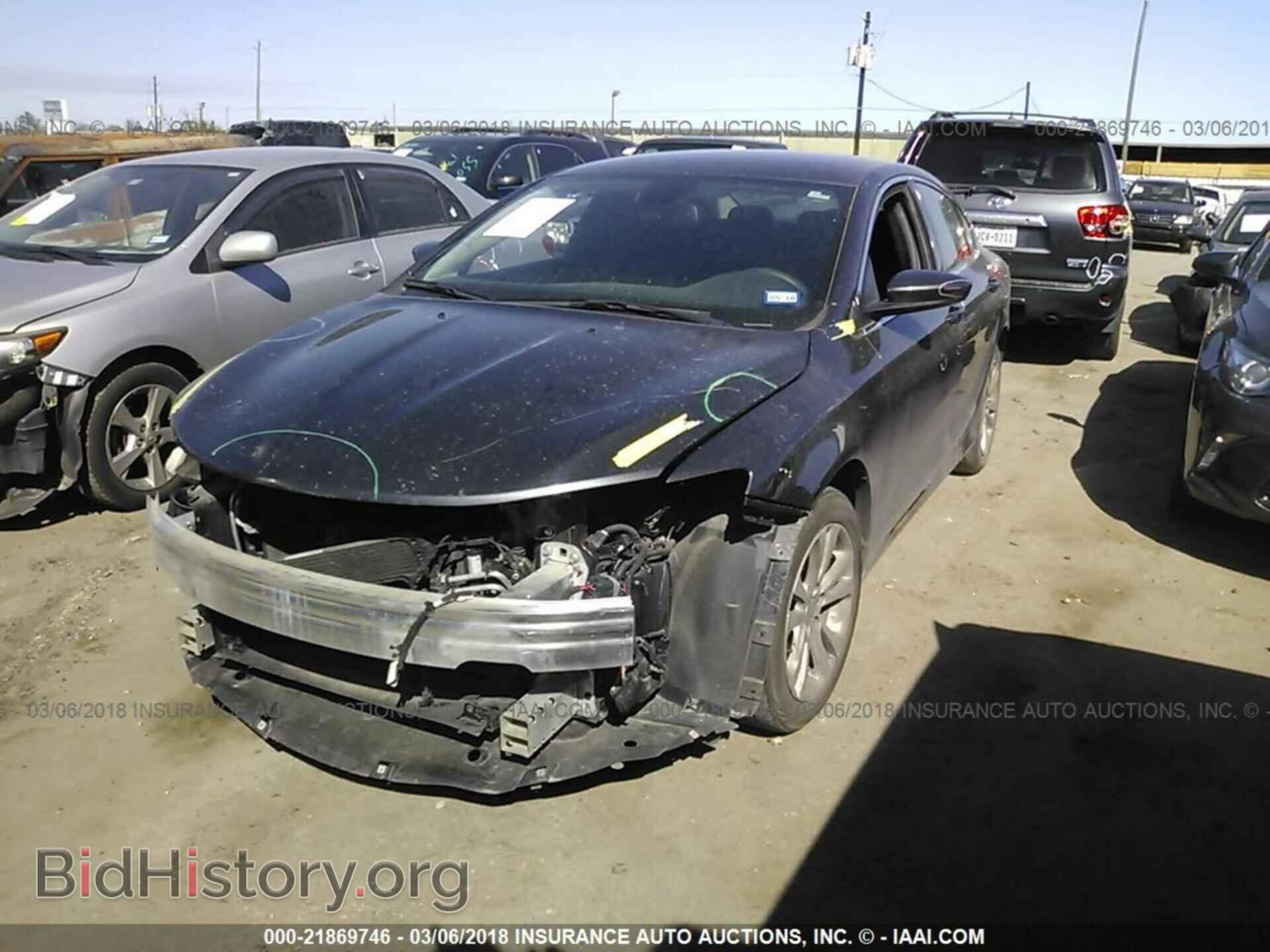 2015 Chrysler 200 - VIN: 1C3CCCAB8FN712892 - Photo 2