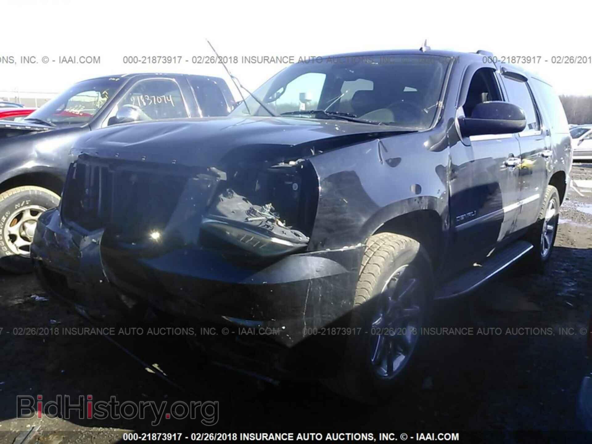 2011 Gmc Yukon - VIN: 1GKS2EEF5BR196744 - Photo 2