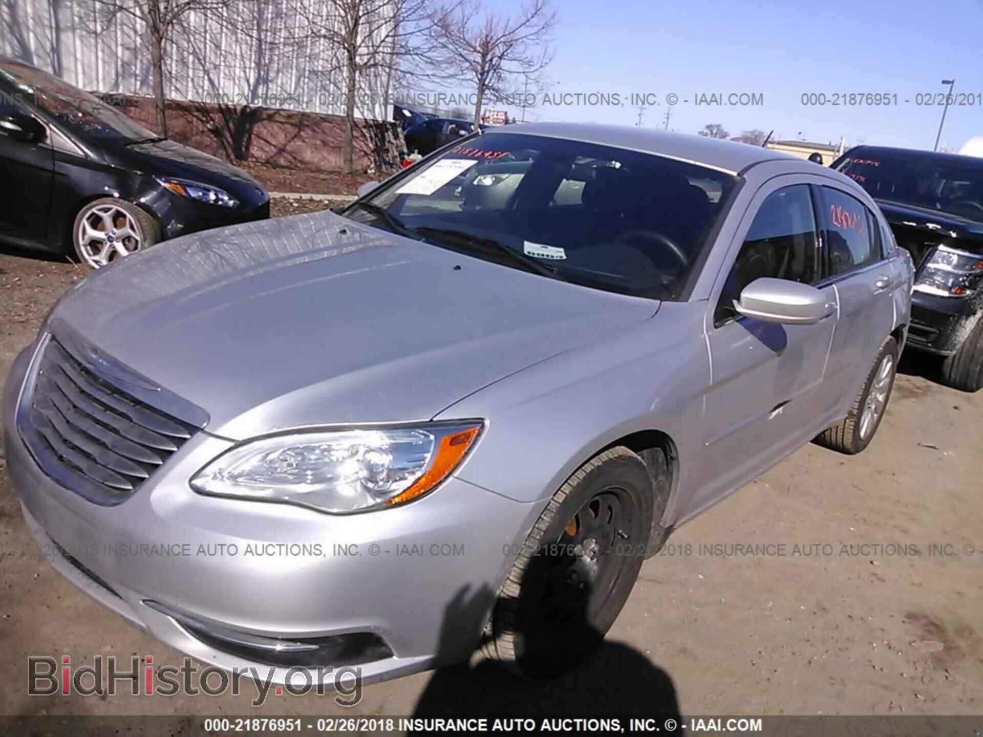 2012 Chrysler 200 - VIN: 1C3CCBAG2CN240724 - Фото 2