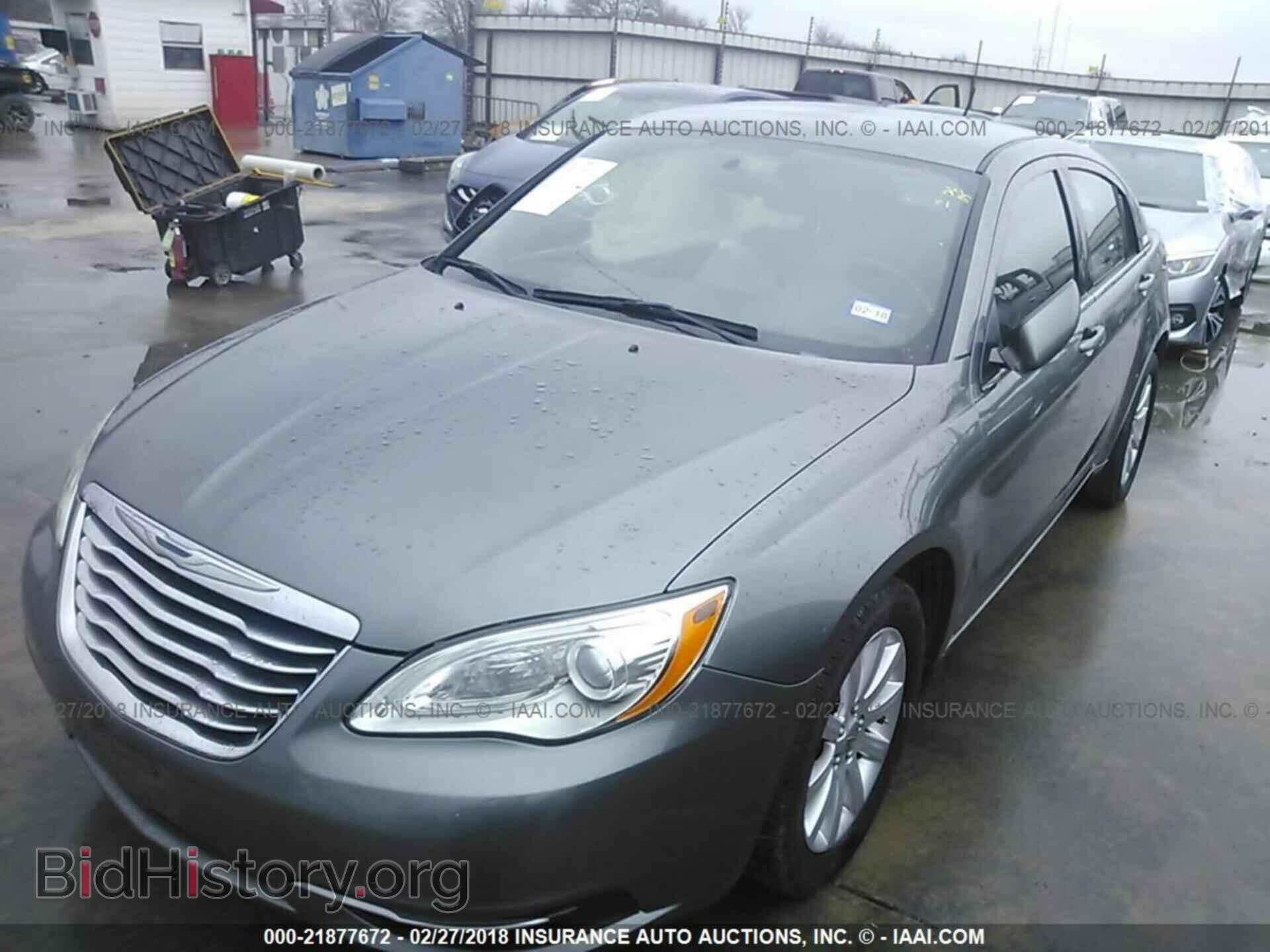 2013 Chrysler 200 - VIN: 1C3CCBBB8DN579153 - Фото 2