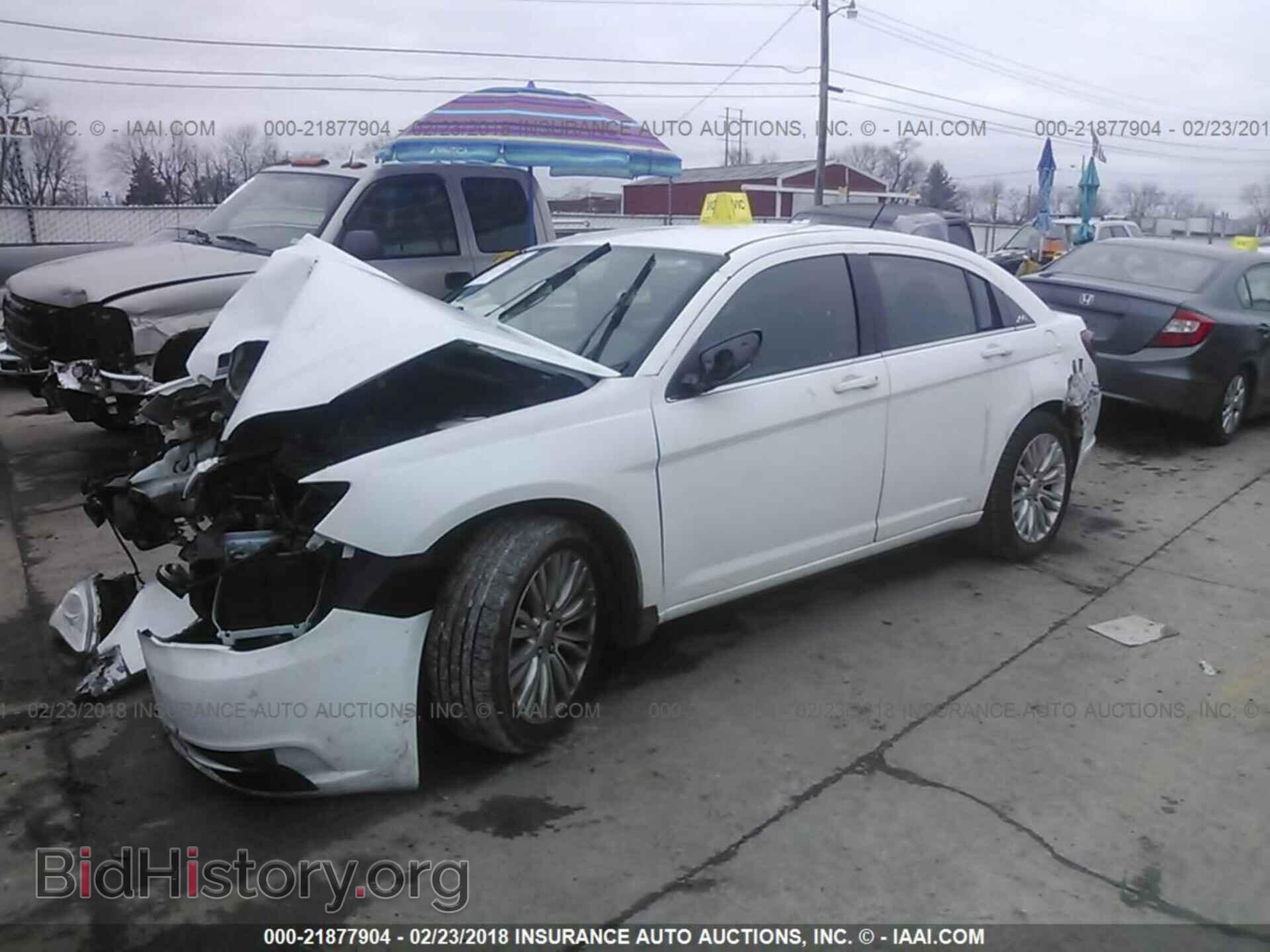 2013 Chrysler 200 - VIN: 1C3CCBAB2DN671005 - Photo 2