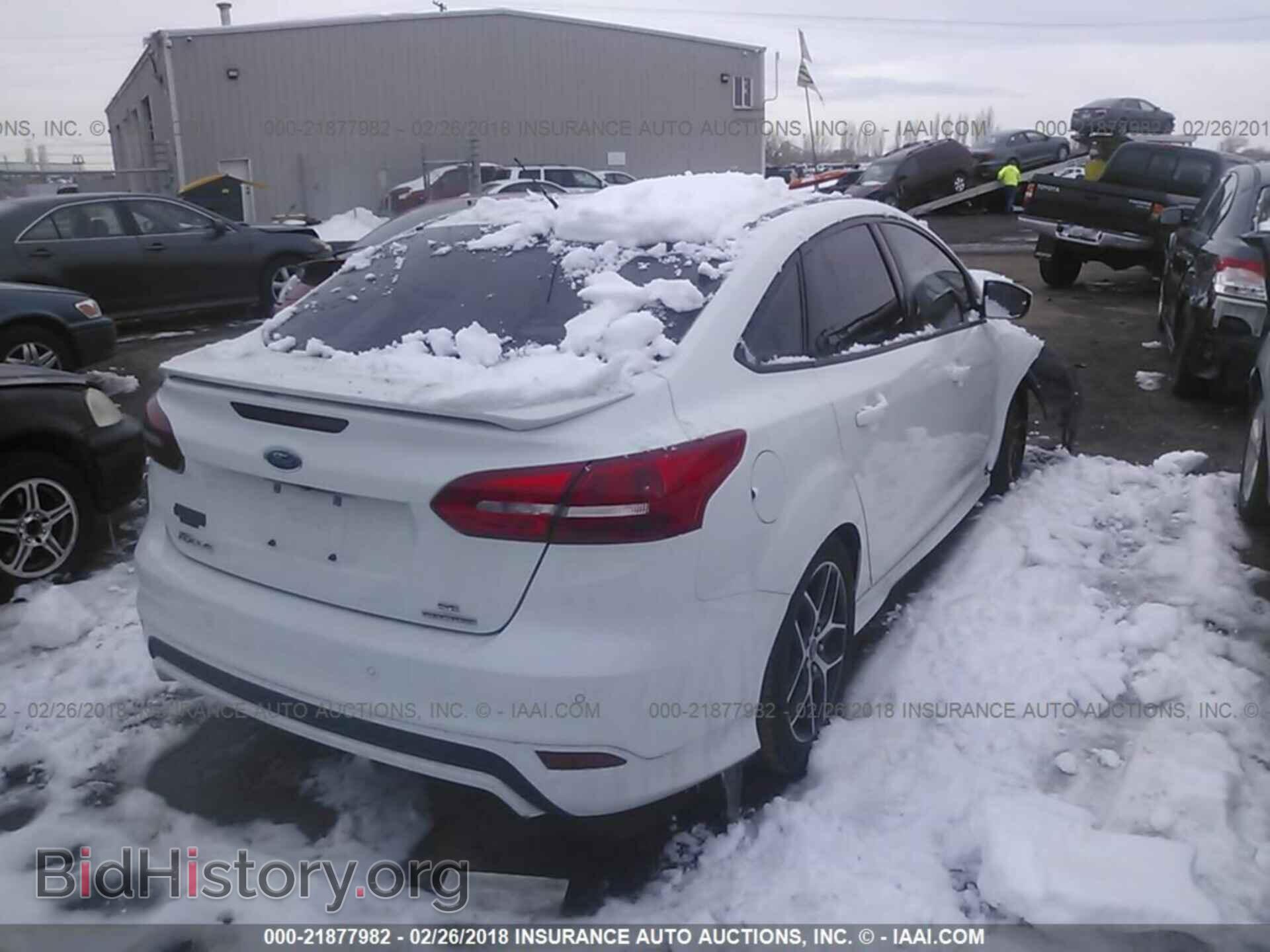 2015 Ford Focus - VIN: 1FADP3F20FL208061 - Photo 4