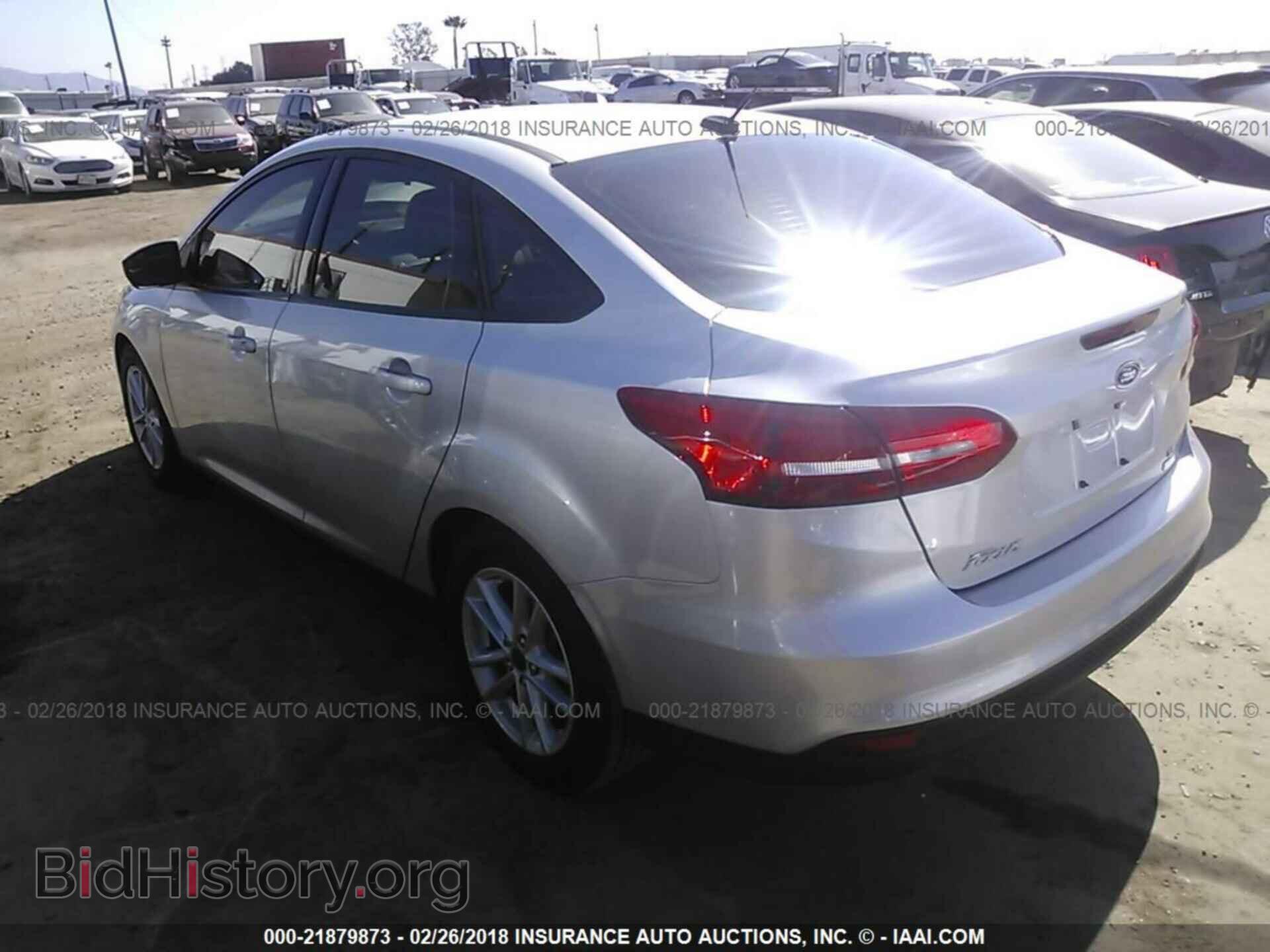 2018 Ford Focus - VIN: 1FADP3FEXJL205493 - Фото 3