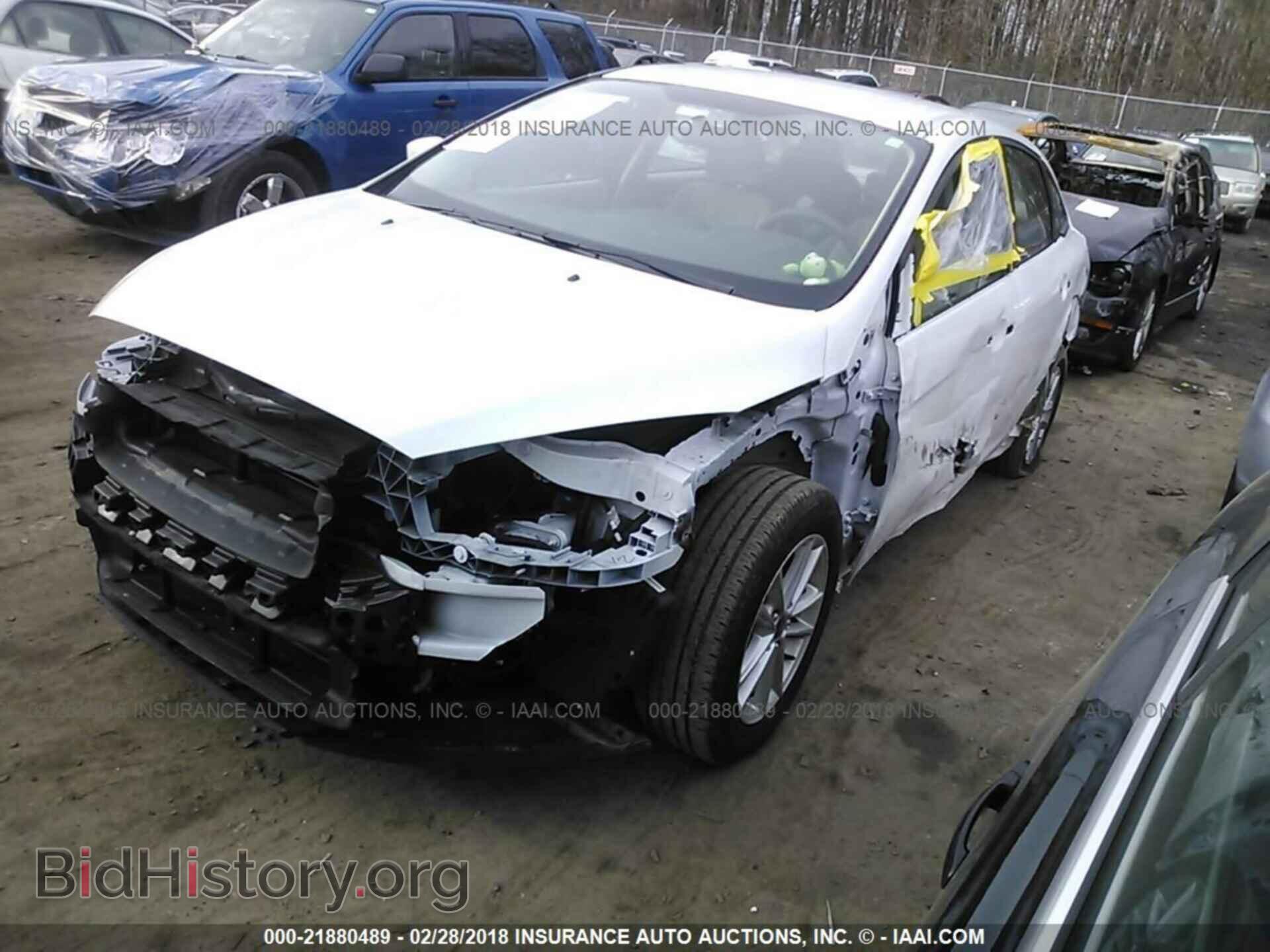 2016 Ford Focus - VIN: 1FADP3F22GL393943 - Photo 2