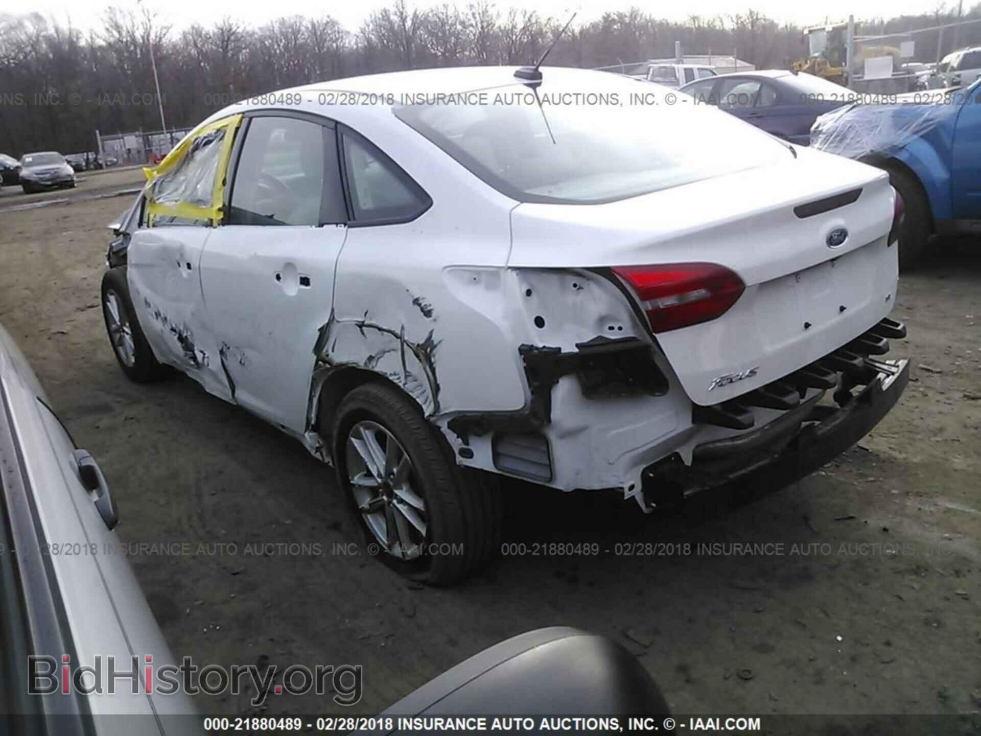 2016 Ford Focus - VIN: 1FADP3F22GL393943 - Photo 3