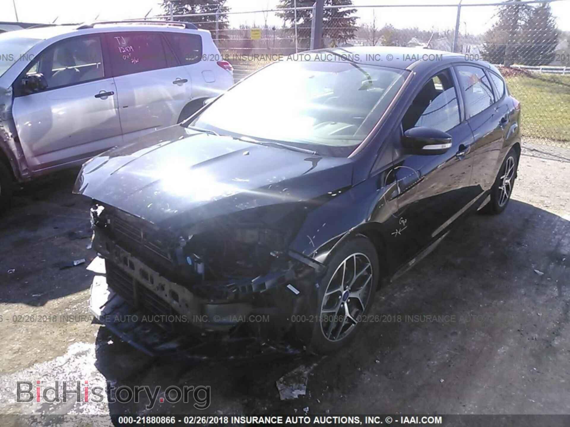 2016 Ford Focus - VIN: 1FADP3K25GL407324 - Photo 2