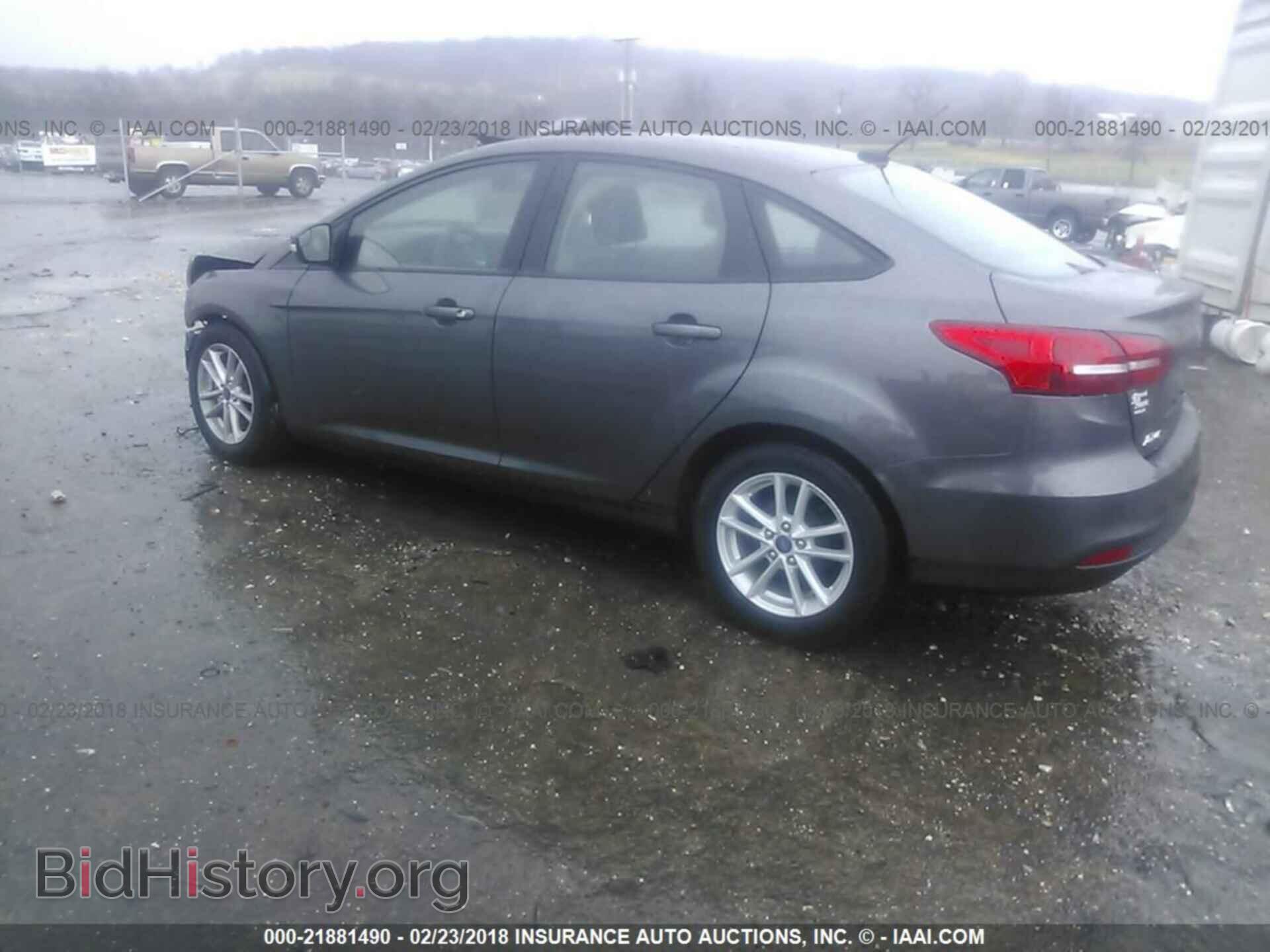 2017 Ford Focus - VIN: 1FADP3F26HL235641 - Photo 3