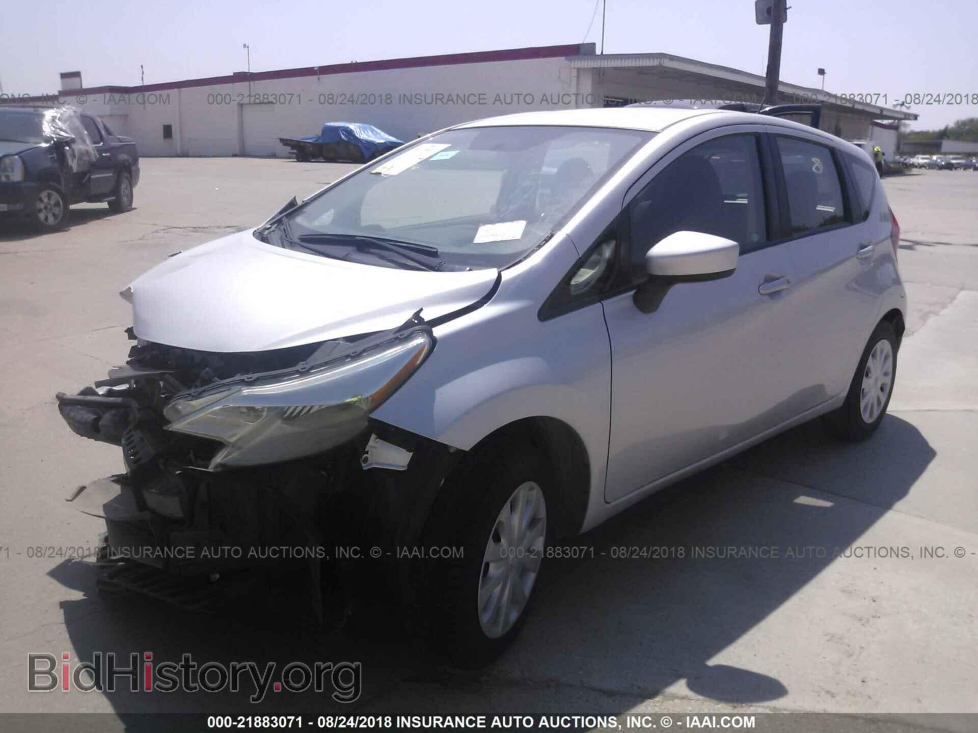 2016 Nissan Versa note - VIN: 3N1CE2CP0GL380282 - Фото 2