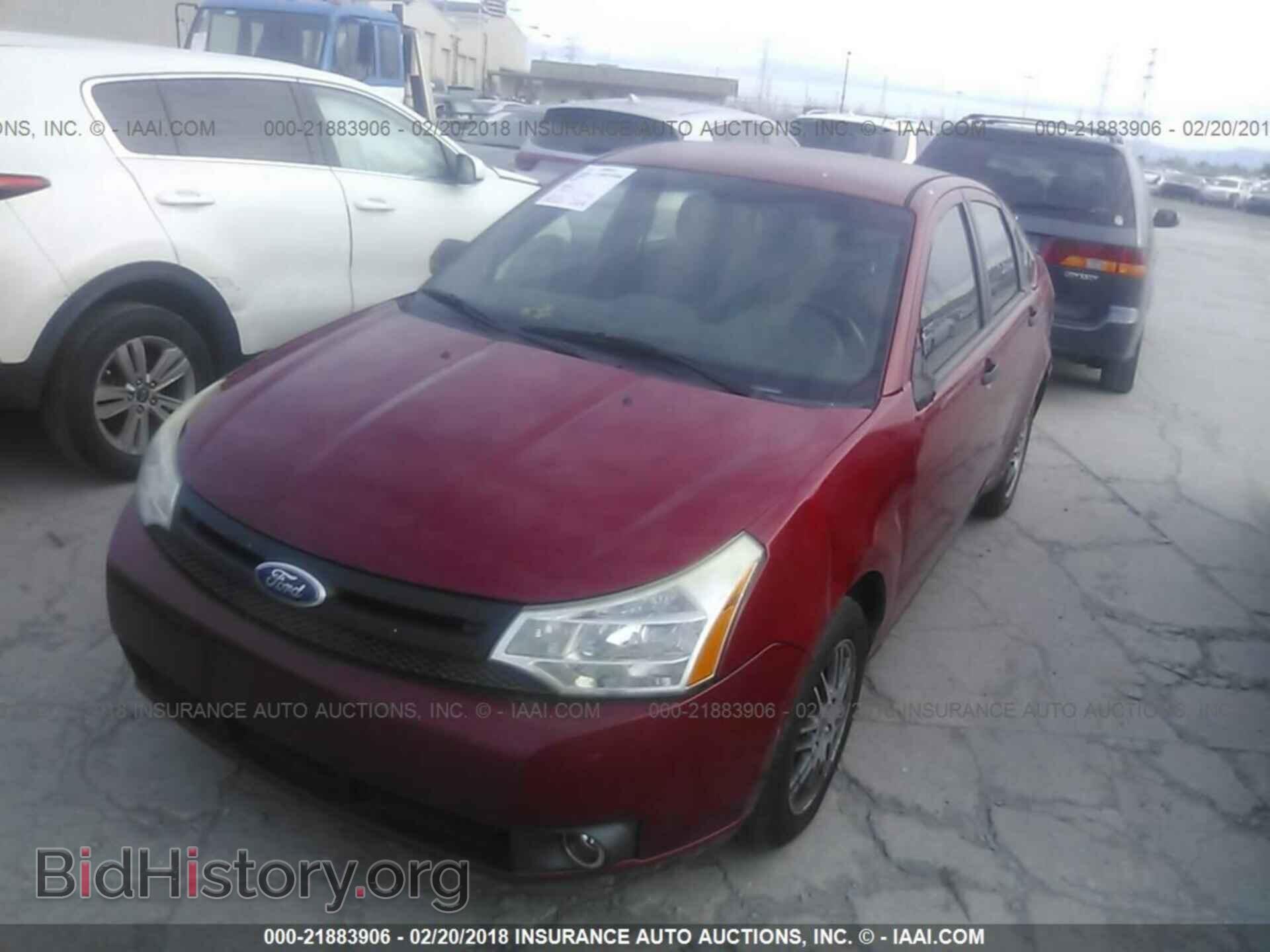 2011 Ford Focus - VIN: 1FAHP3FN3BW120139 - Фото 2