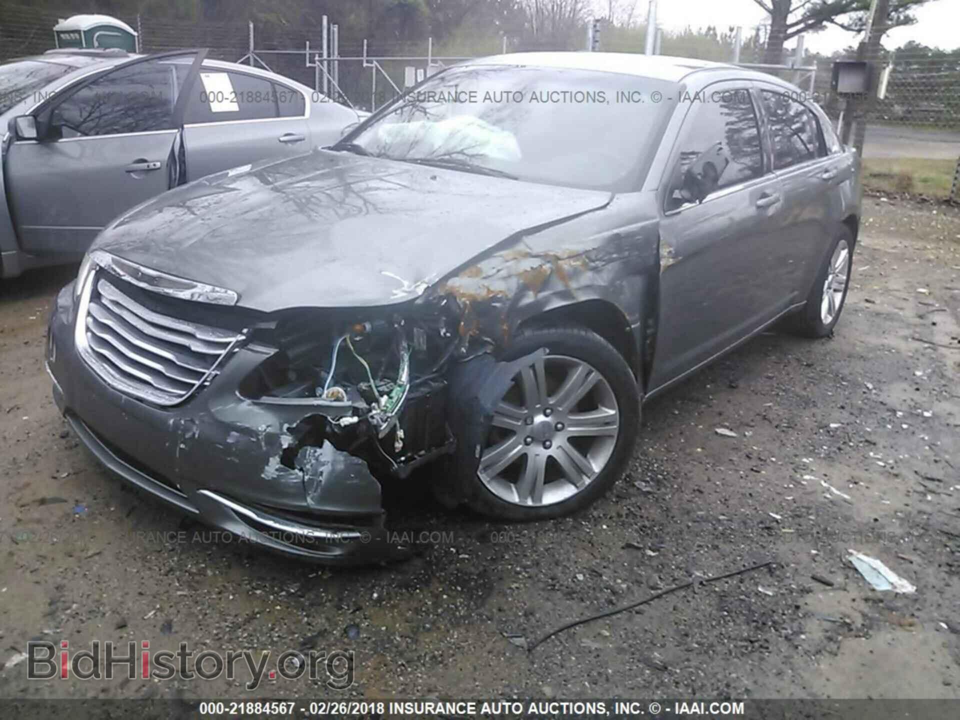 2013 Chrysler 200 - VIN: 1C3CCBAB5DN670219 - Photo 2