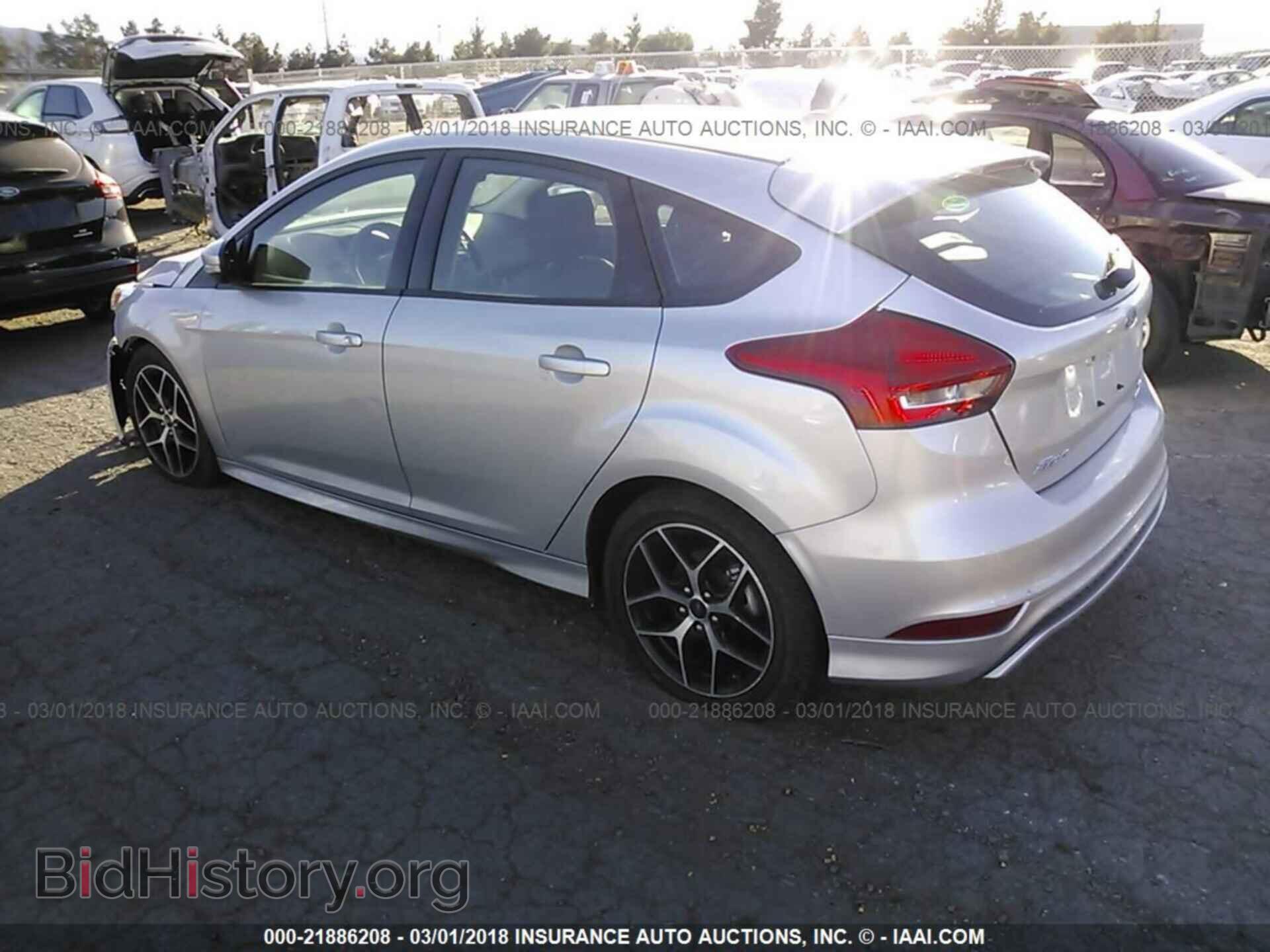 2016 Ford Focus - VIN: 1FADP3K25GL306333 - Photo 3