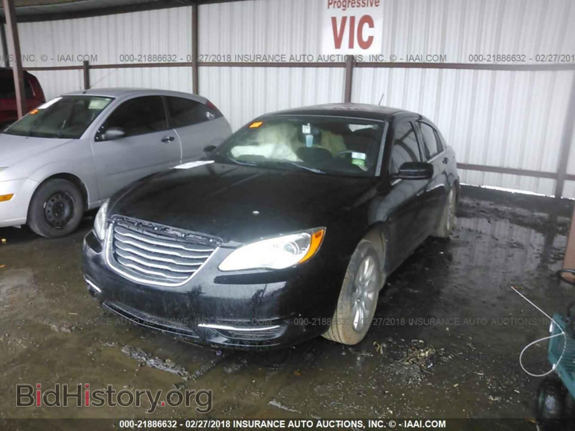 2013 Chrysler 200 - VIN: 1C3CCBAB2DN706769 - Photo 2