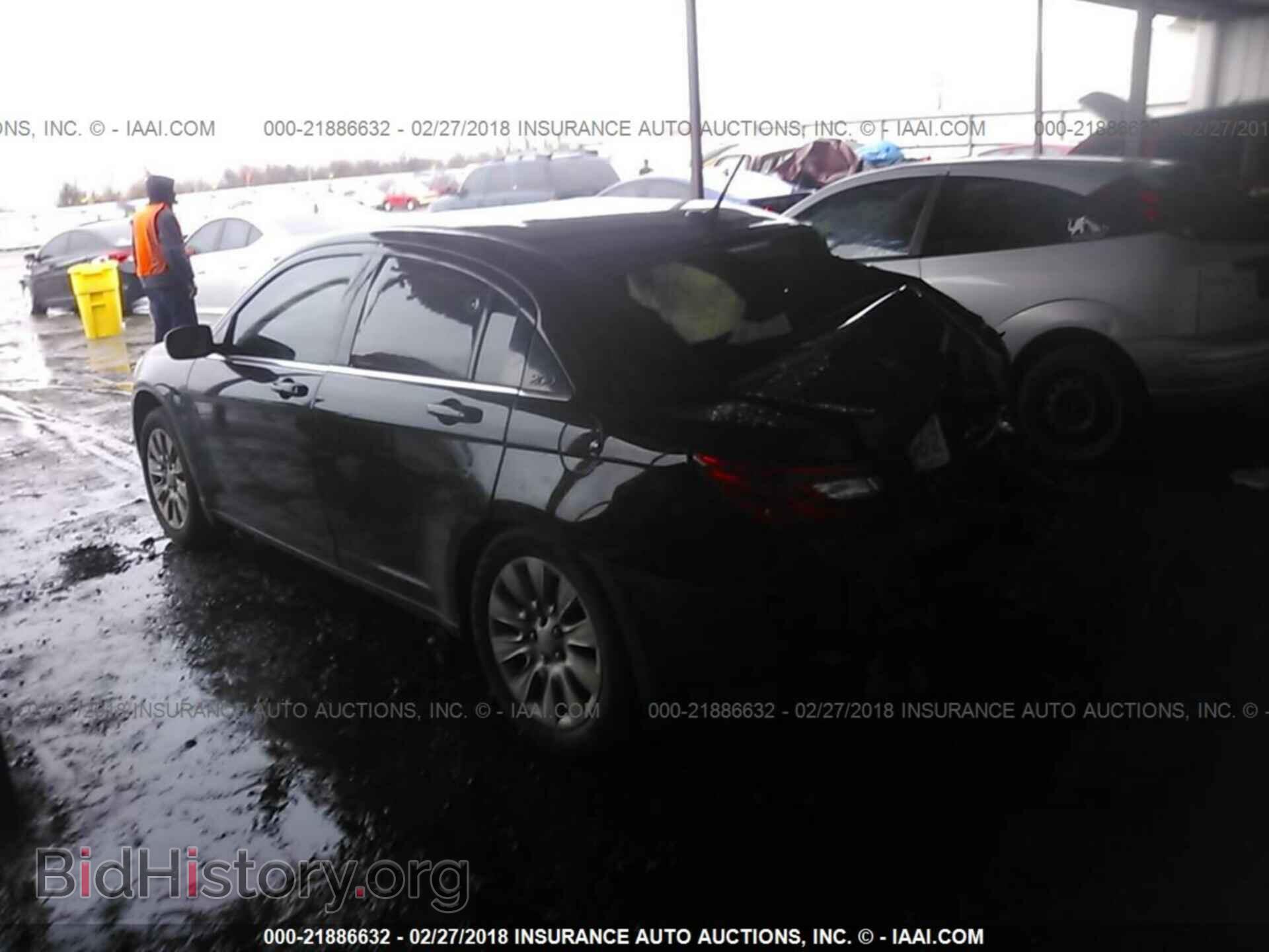 2013 Chrysler 200 - VIN: 1C3CCBAB2DN706769 - Photo 3