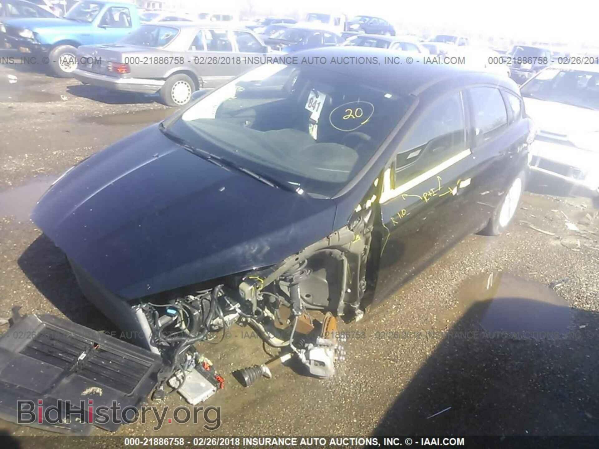2016 Ford Focus - VIN: 1FADP3K29GL403616 - Photo 2