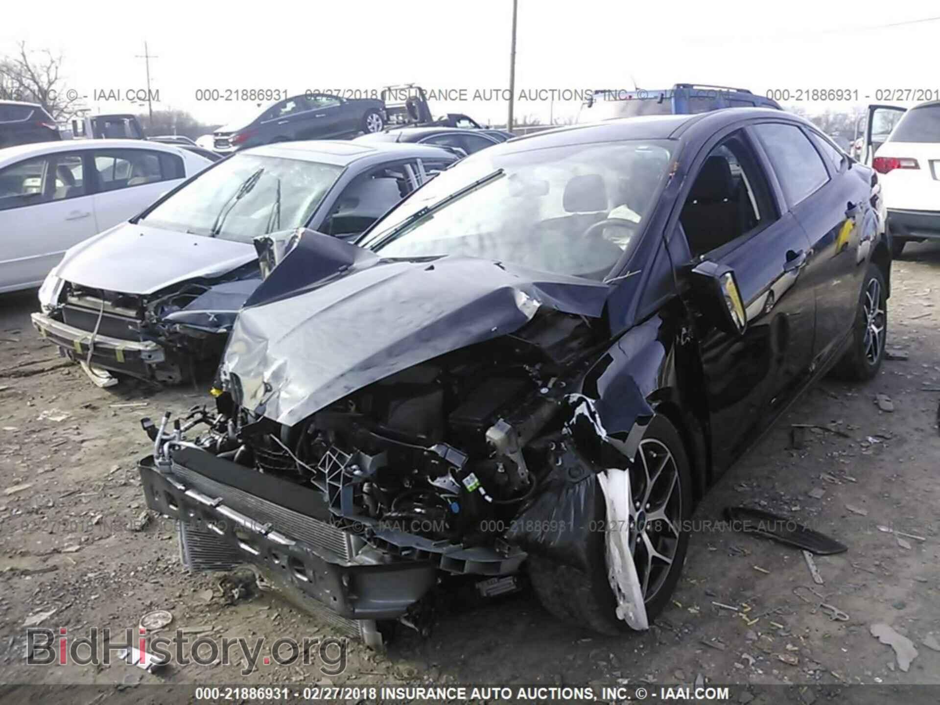 2017 Ford Focus - VIN: 1FADP3H22HL251817 - Photo 2