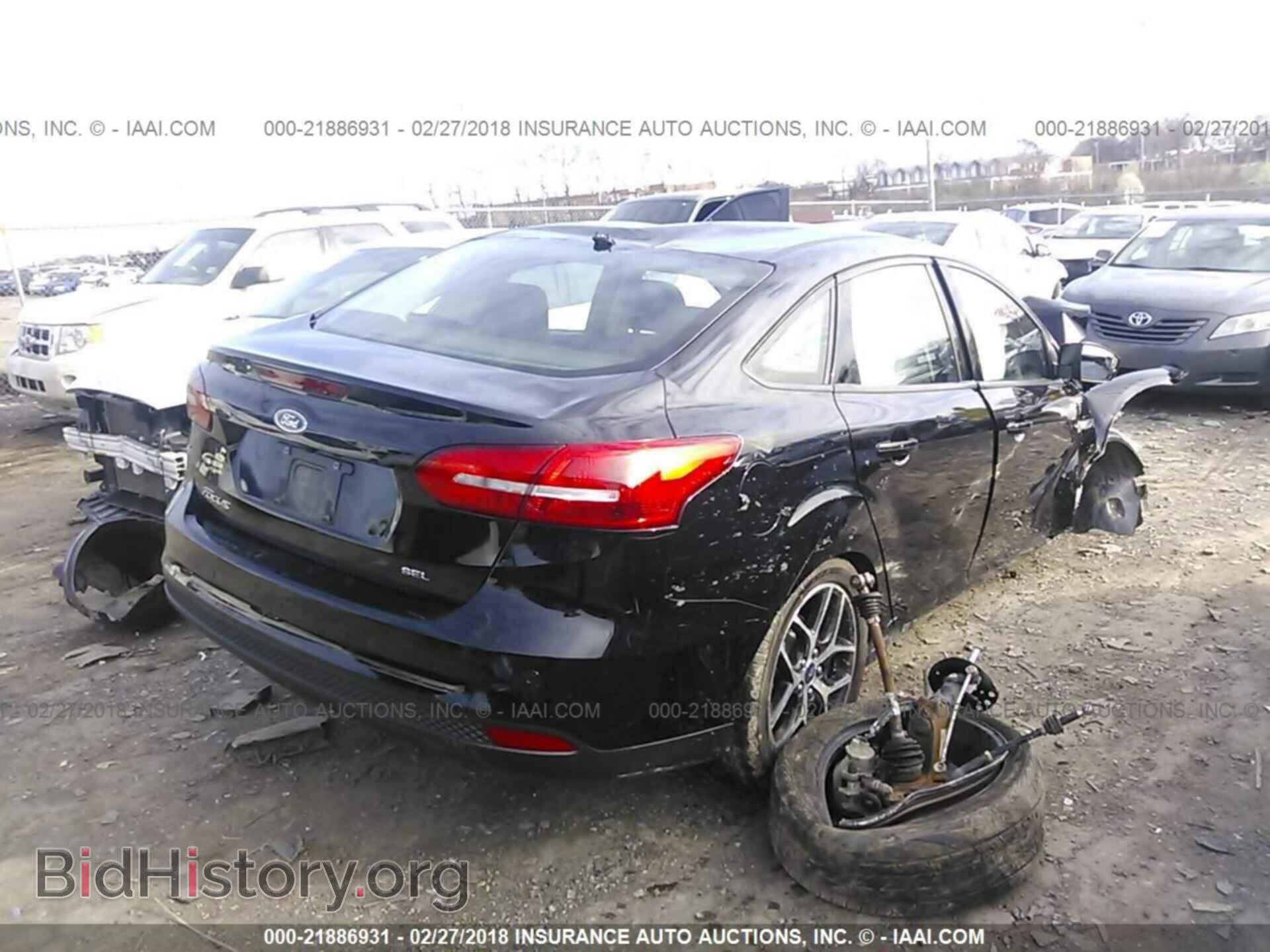 2017 Ford Focus - VIN: 1FADP3H22HL251817 - Photo 4