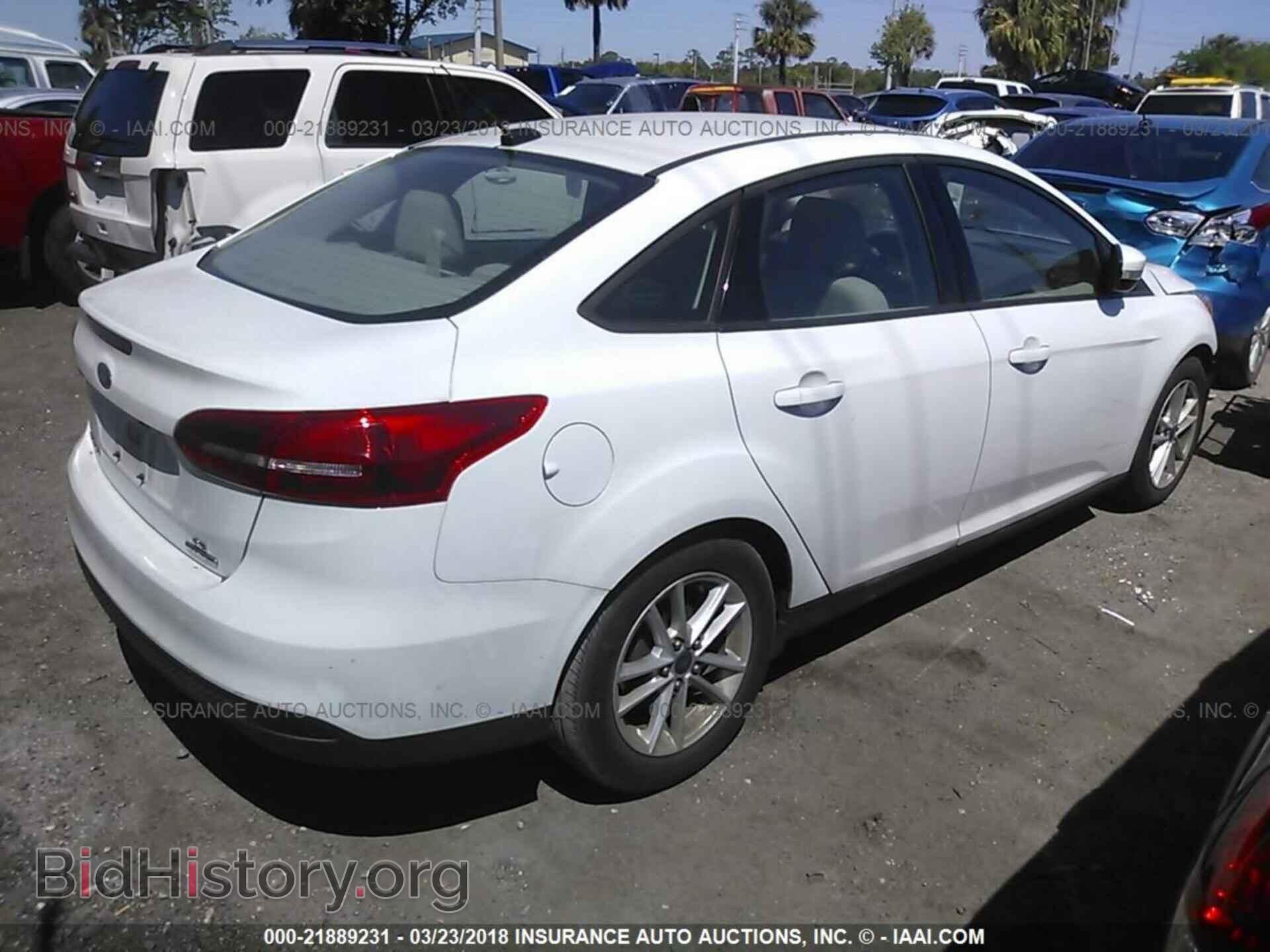 2015 Ford Focus - VIN: 1FADP3F27FL273490 - Photo 4