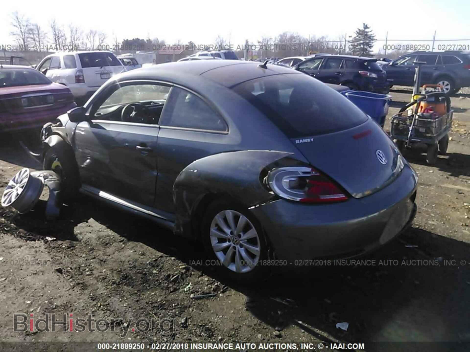 2013 Volkswagen Beetle - VIN: 3VWFP7AT5DM643919 - Фото 3