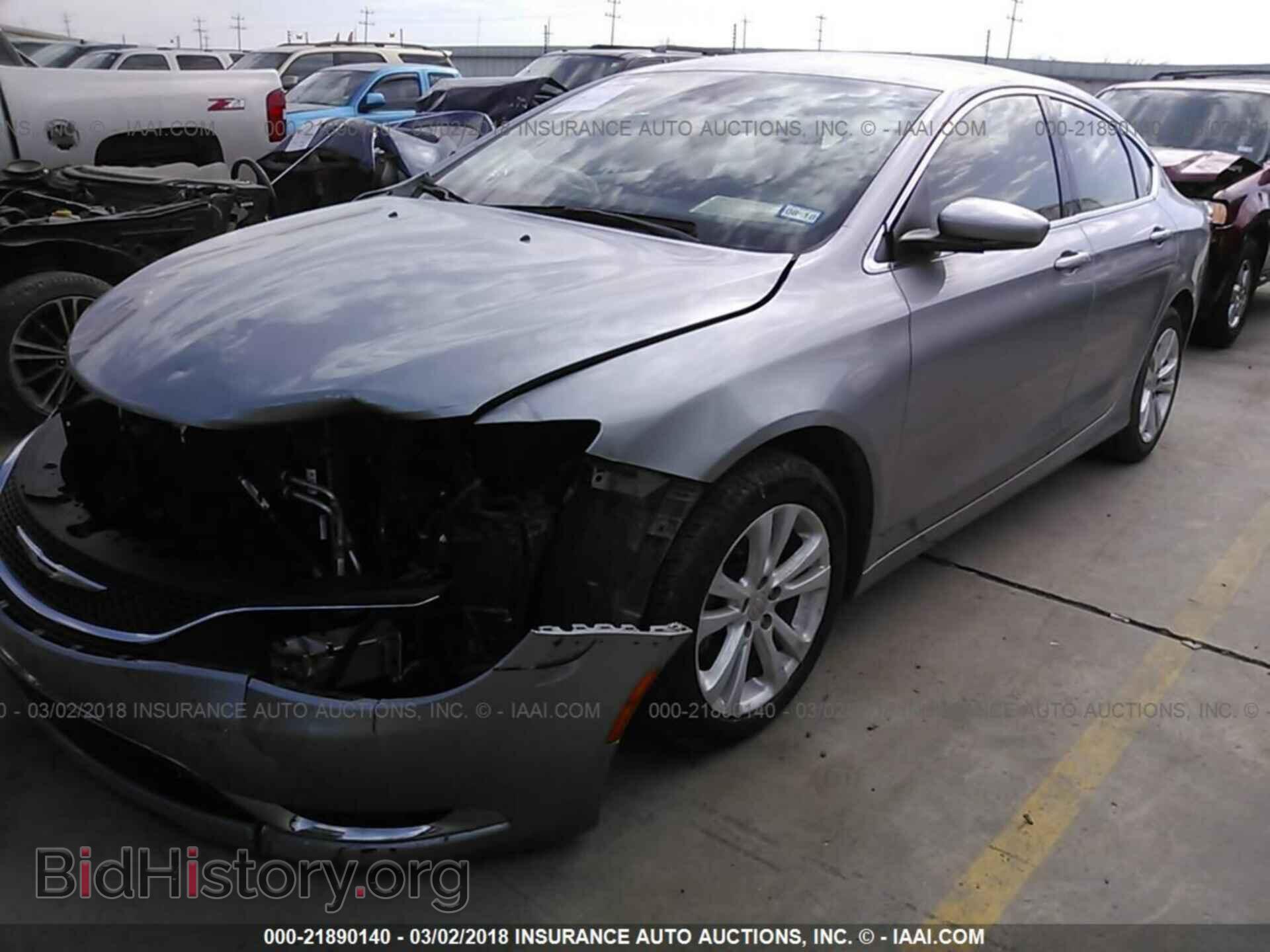 2015 Chrysler 200 - VIN: 1C3CCCAB2FN672597 - Photo 2