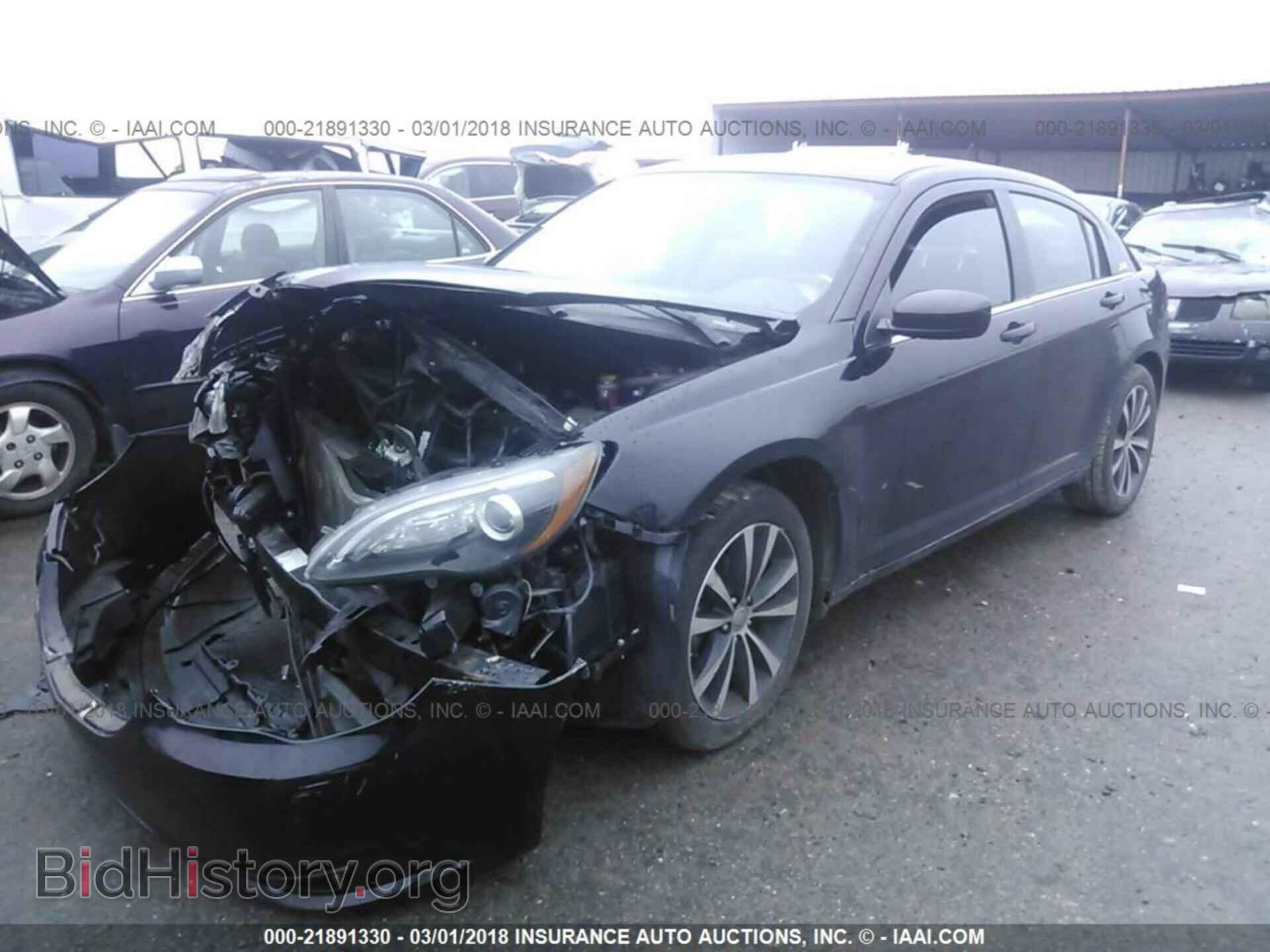 2013 Chrysler 200 - VIN: 1C3CCBBB1DN573632 - Photo 2