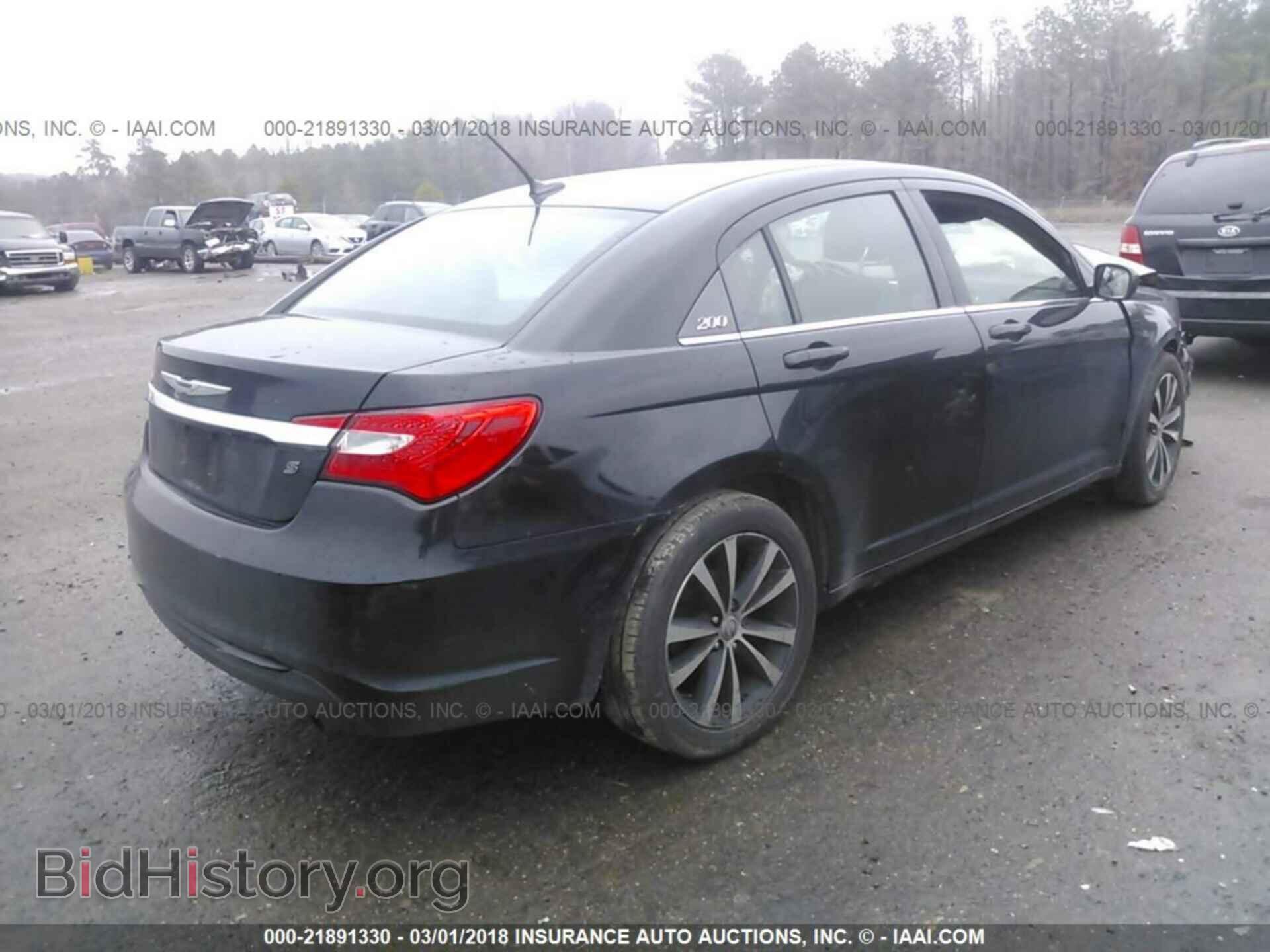 2013 Chrysler 200 - VIN: 1C3CCBBB1DN573632 - Photo 4