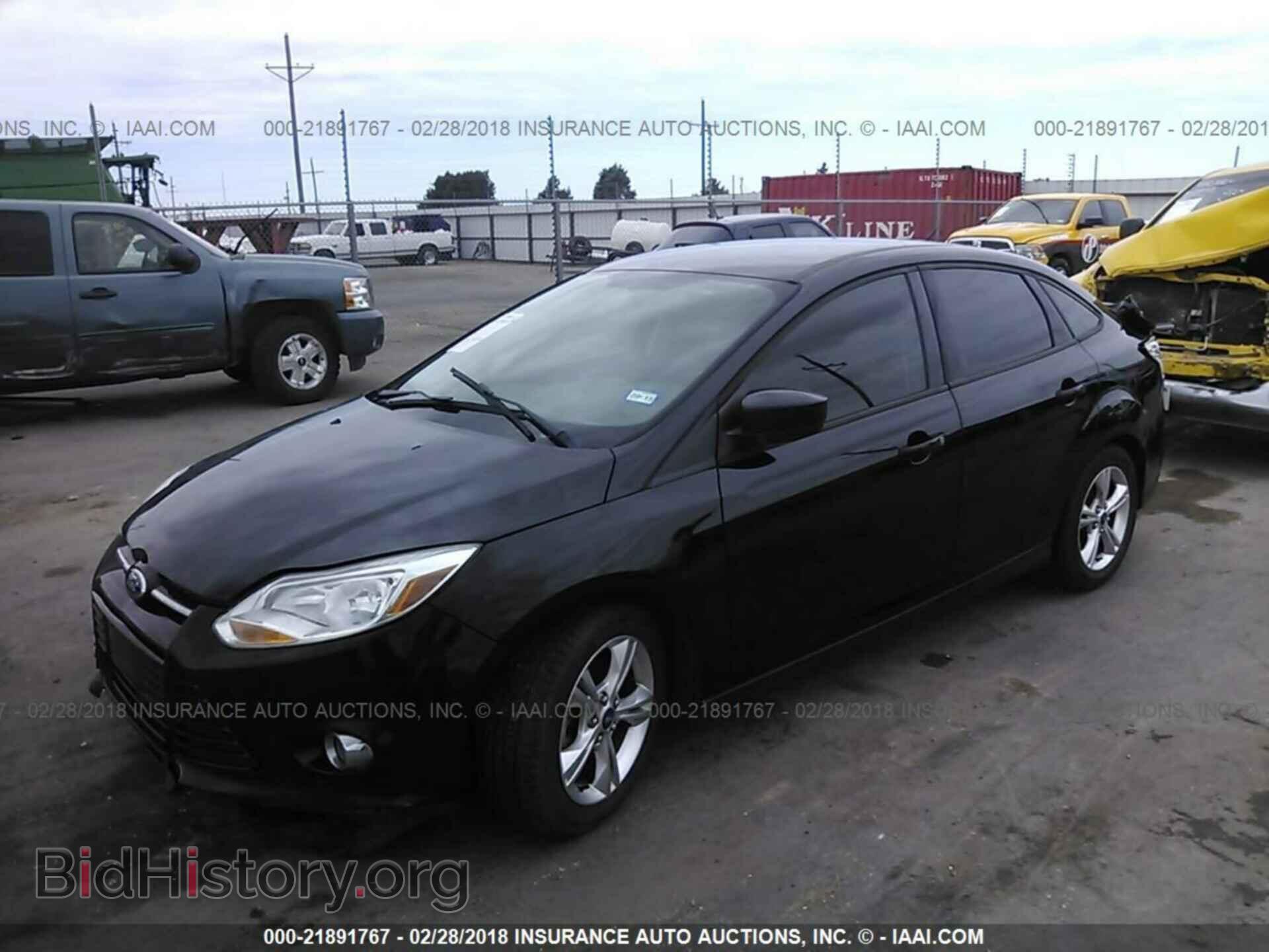 2012 Ford Focus - VIN: 1FAHP3F23CL215292 - Photo 2