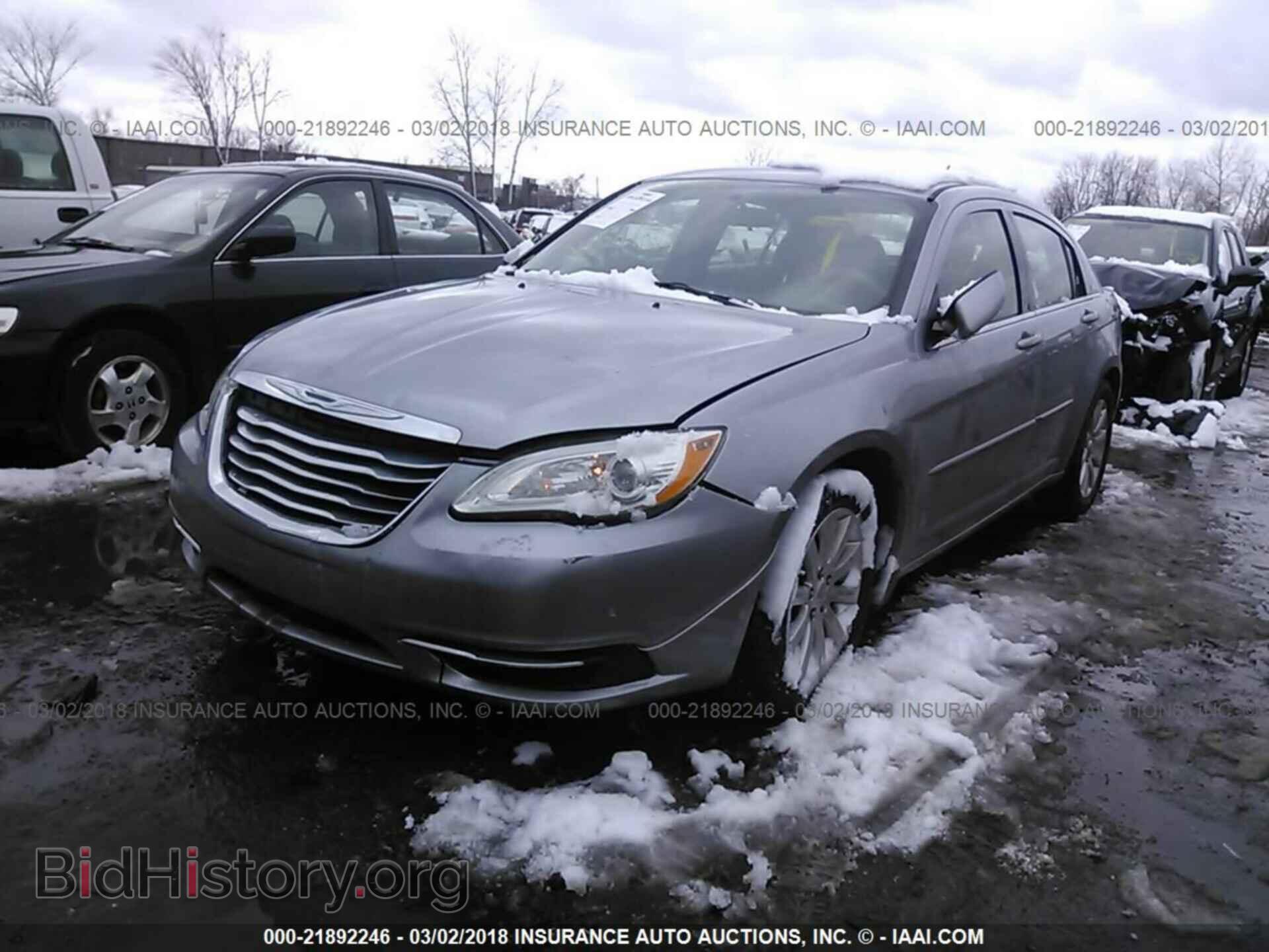 2013 Chrysler 200 - VIN: 1C3CCBBB3DN732862 - Photo 2