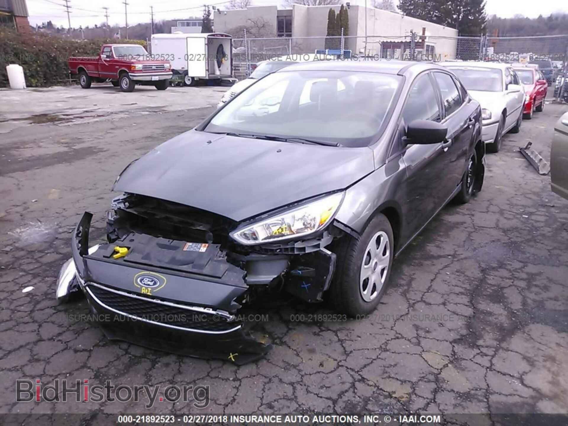 2017 Ford Focus - VIN: 1FADP3E26HL255552 - Photo 2
