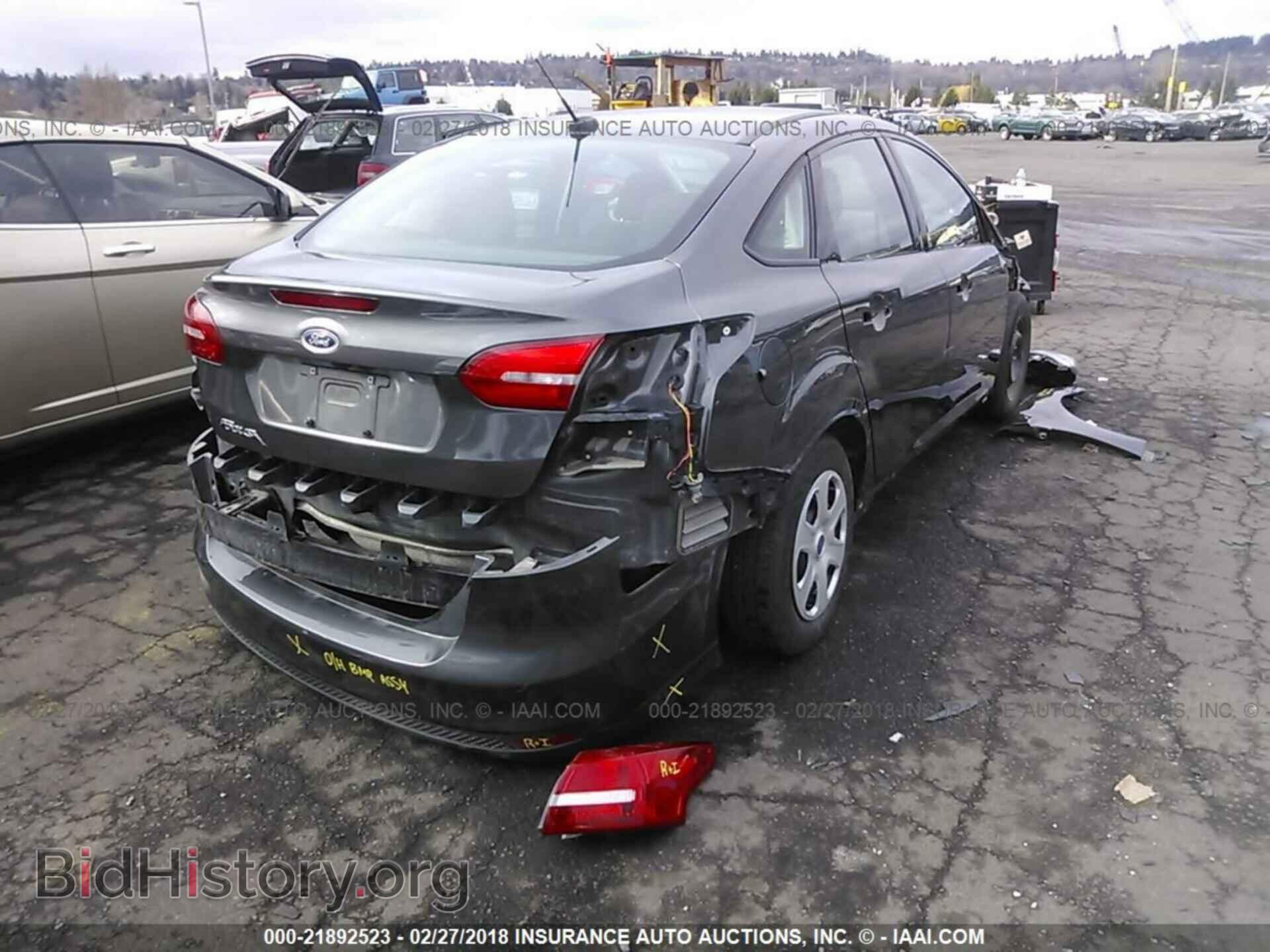 2017 Ford Focus - VIN: 1FADP3E26HL255552 - Photo 4