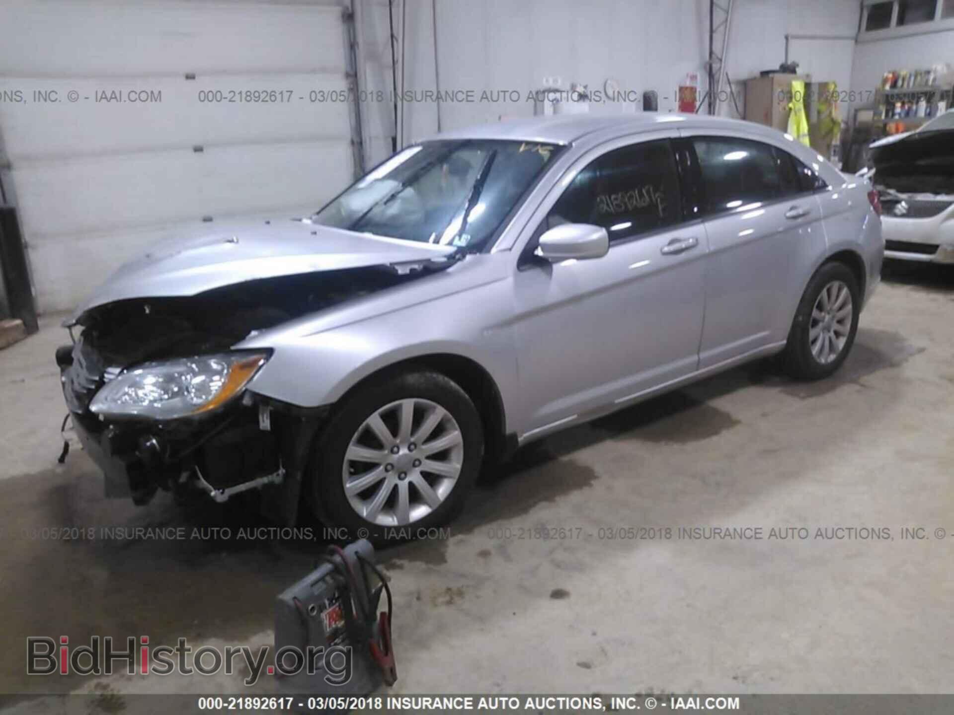 2012 Chrysler 200 - VIN: 1C3CCBBB8CN221940 - Фото 2