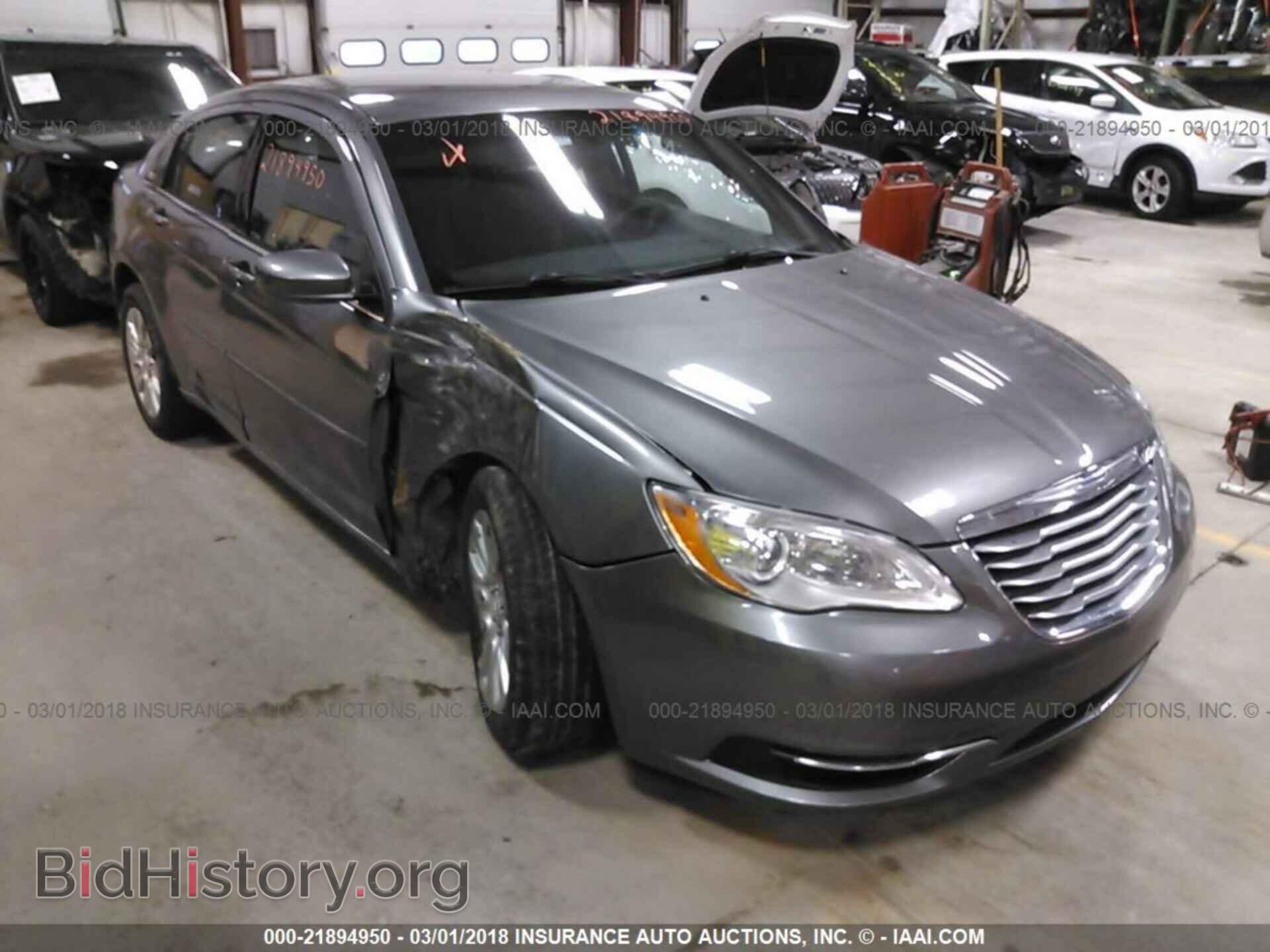 Photo 1C3CCBAG2DN704404 - Chrysler 200 2013