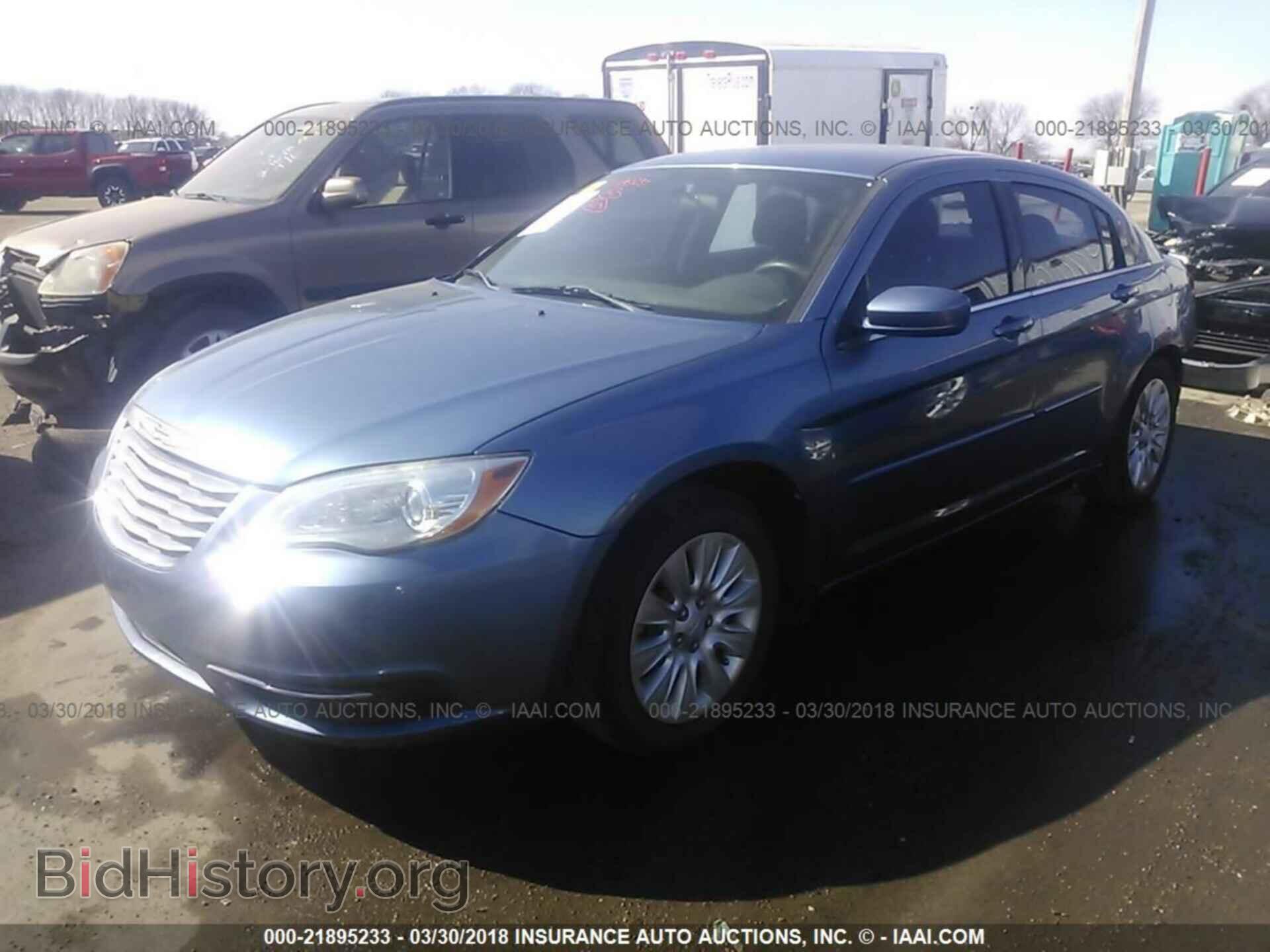2011 Chrysler 200 - VIN: 1C3BC4FB0BN538384 - Photo 2