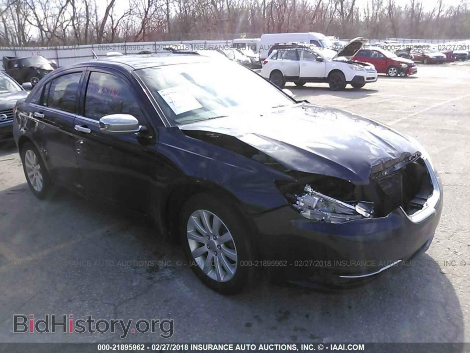 Photo 1C3BC1FB9BN570684 - Chrysler 200 2011