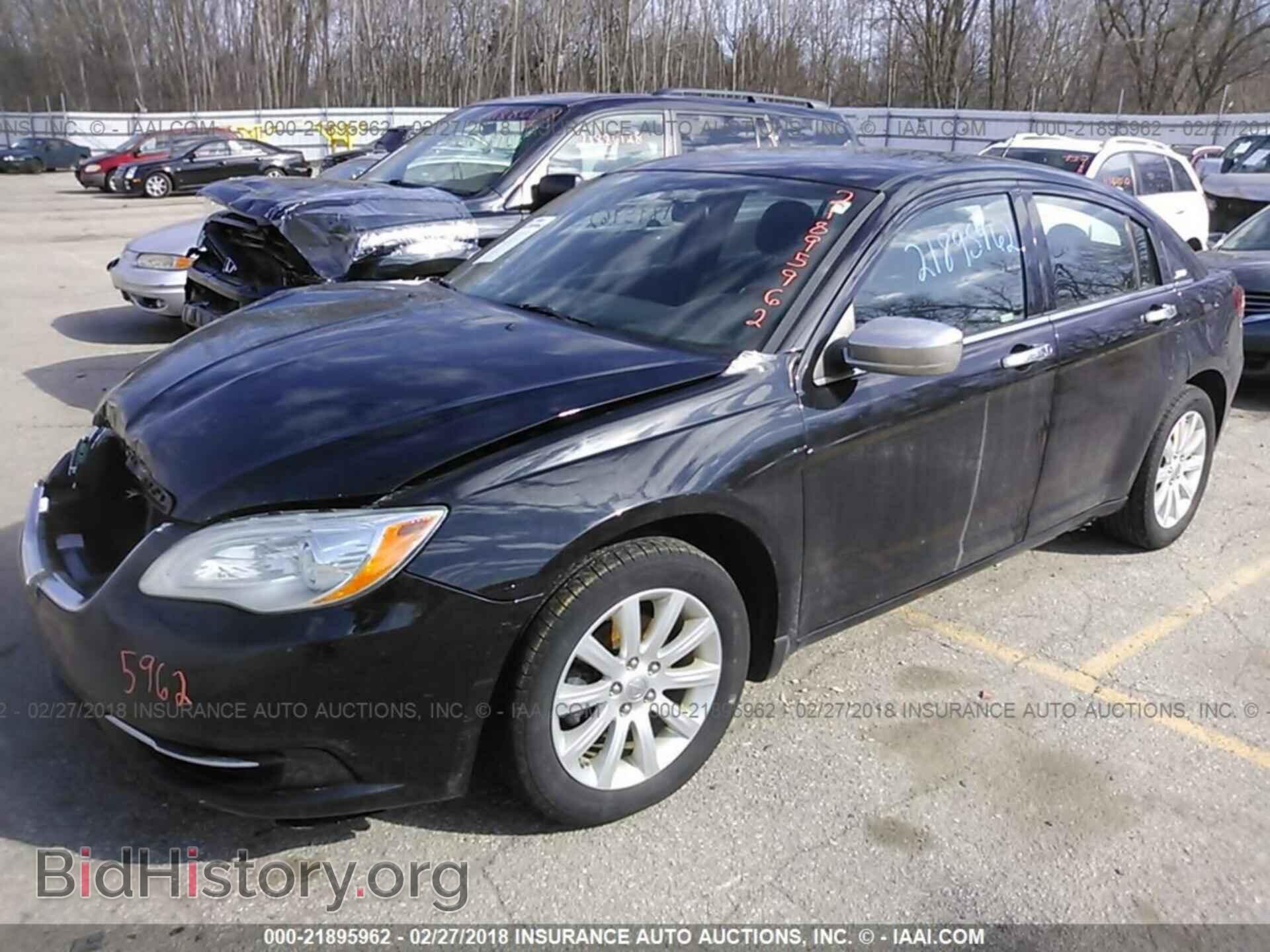 2011 Chrysler 200 - VIN: 1C3BC1FB9BN570684 - Photo 2