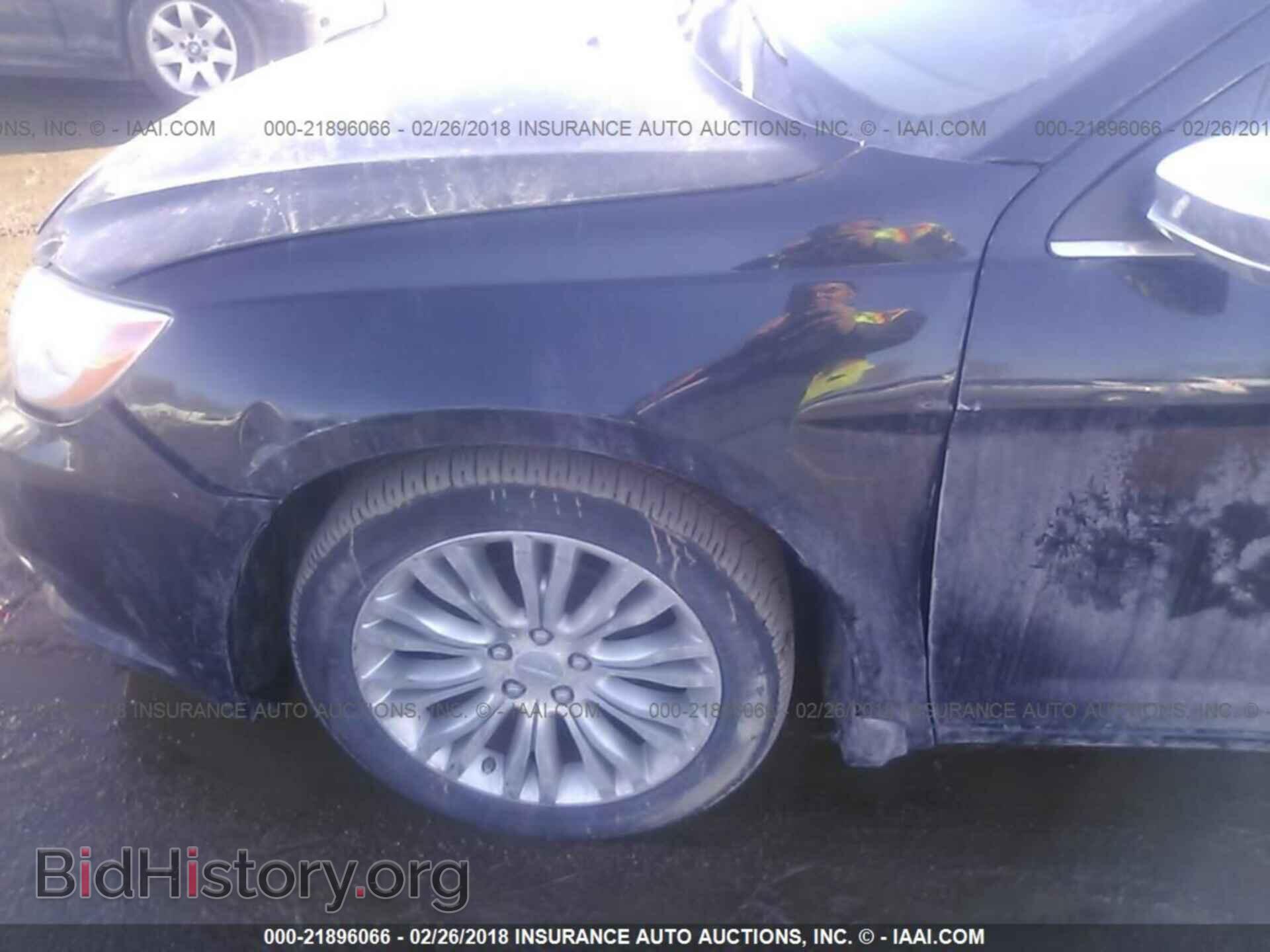 2011 Chrysler 200 - VIN: 1C3BC2FGXBN517767 - Photo 6