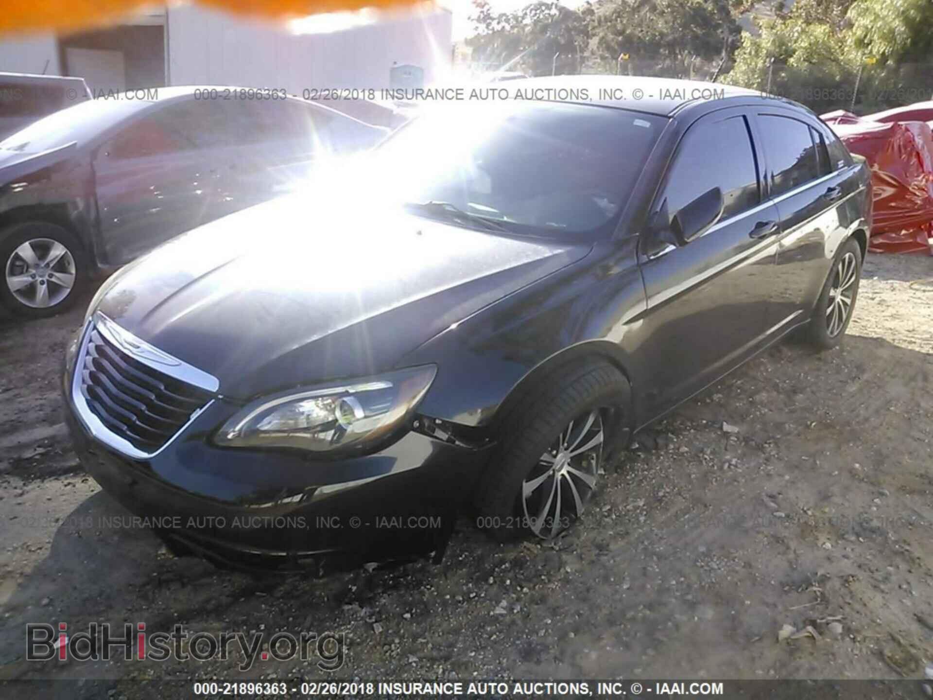 2014 Chrysler 200 - VIN: 1C3CCBBG4EN120411 - Фото 2