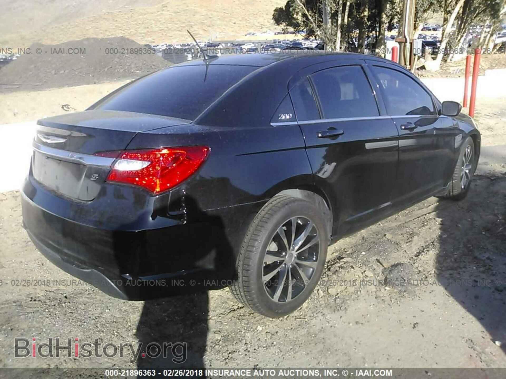 2014 Chrysler 200 - VIN: 1C3CCBBG4EN120411 - Фото 4